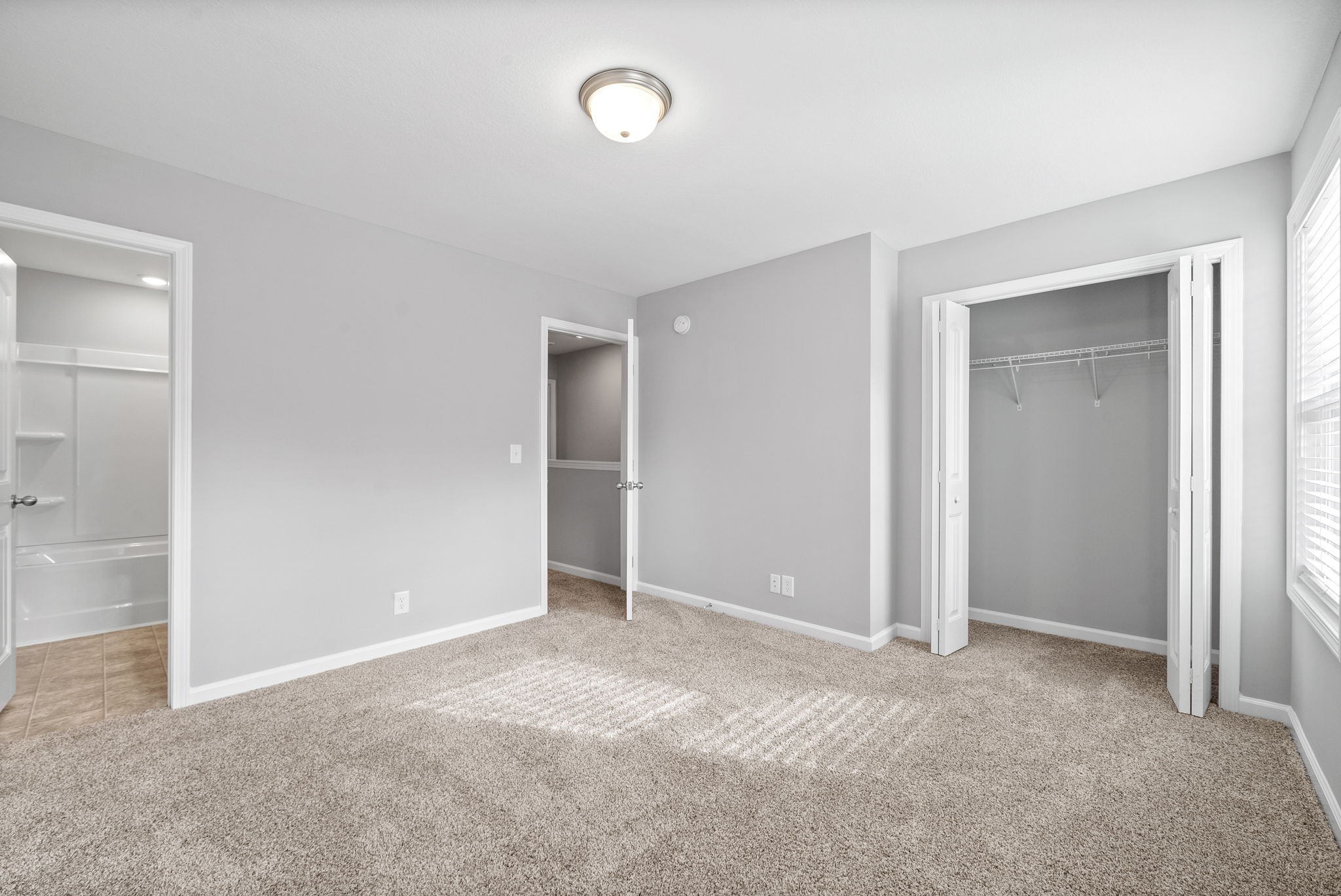 Clarksville, Tennessee 37040, United States, 2 Bedrooms Bedrooms, ,3 BathroomsBathrooms,Residential,Active,21910