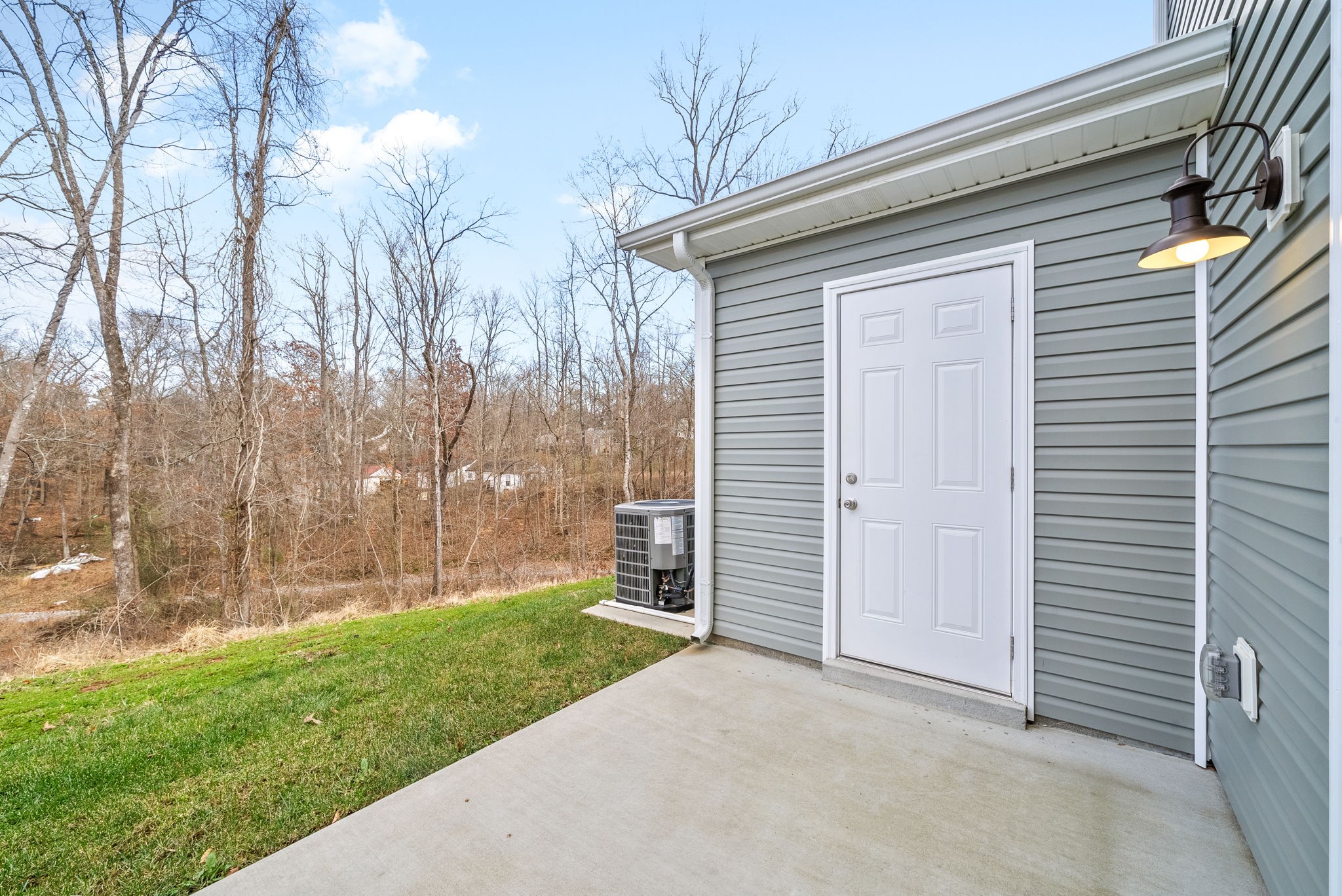 Clarksville, Tennessee 37040, United States, 2 Bedrooms Bedrooms, ,3 BathroomsBathrooms,Residential,Active,21910
