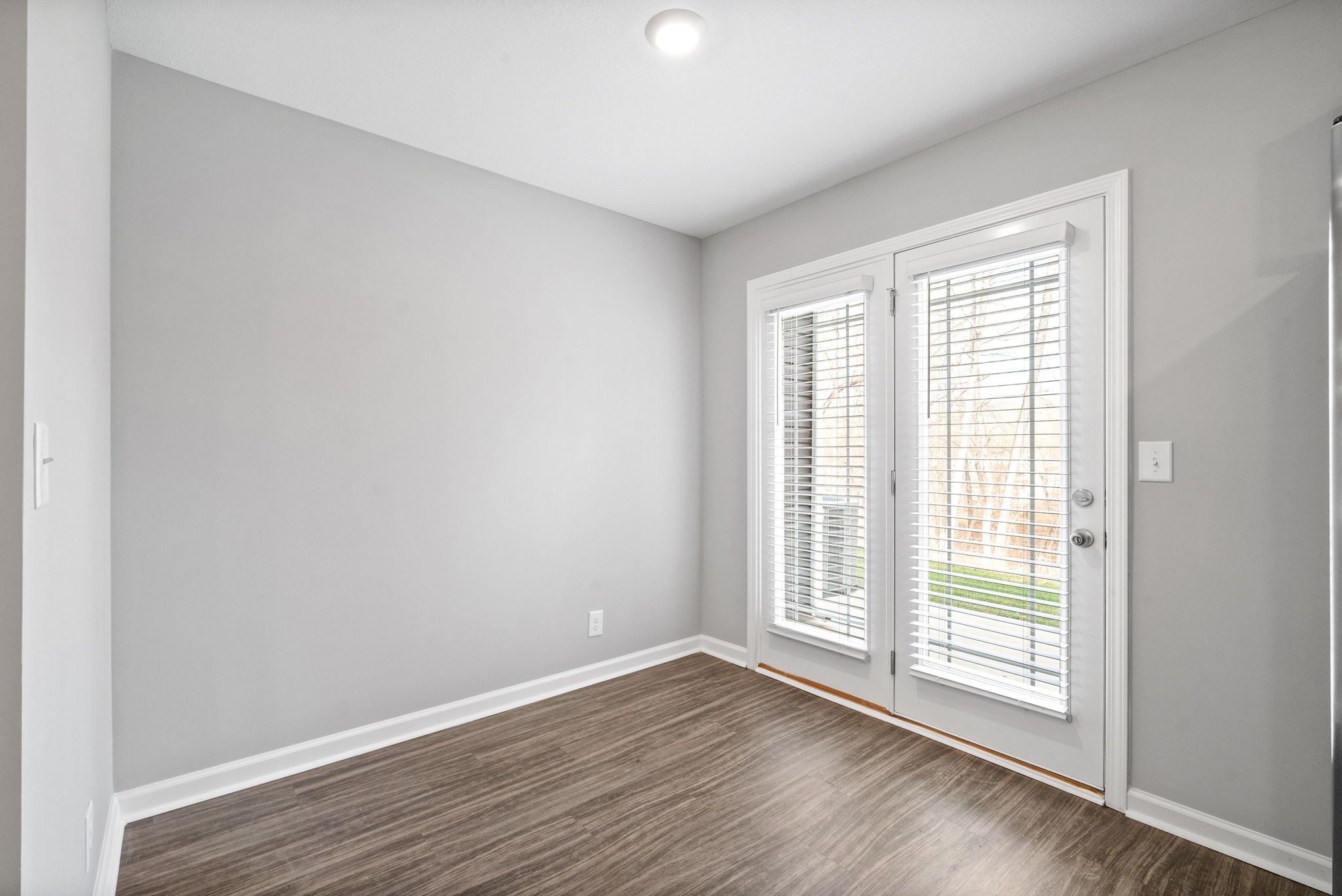 Clarksville, Tennessee 37040, United States, 2 Bedrooms Bedrooms, ,3 BathroomsBathrooms,Residential,Active,21910