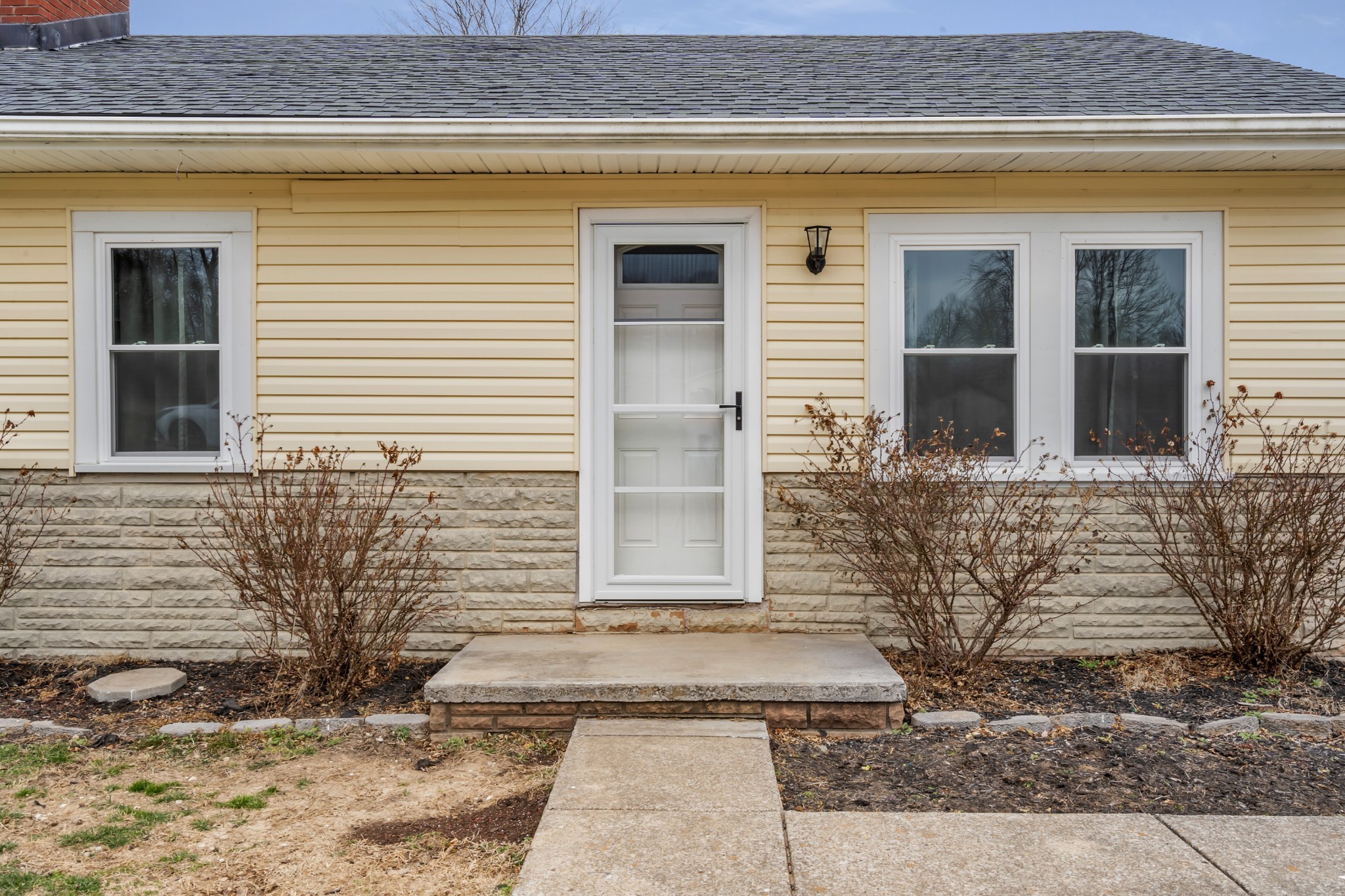 112 N Saltsman Dr