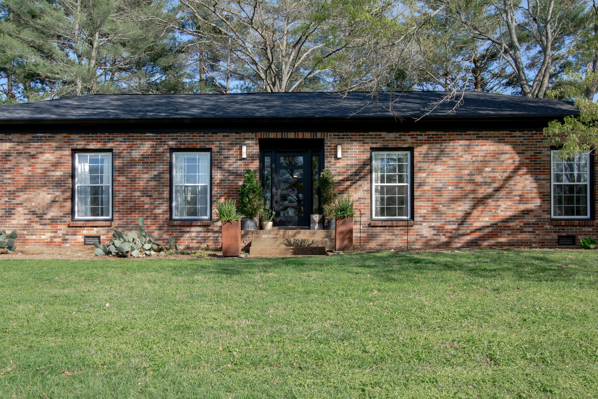 2212 Oakwood Dr E