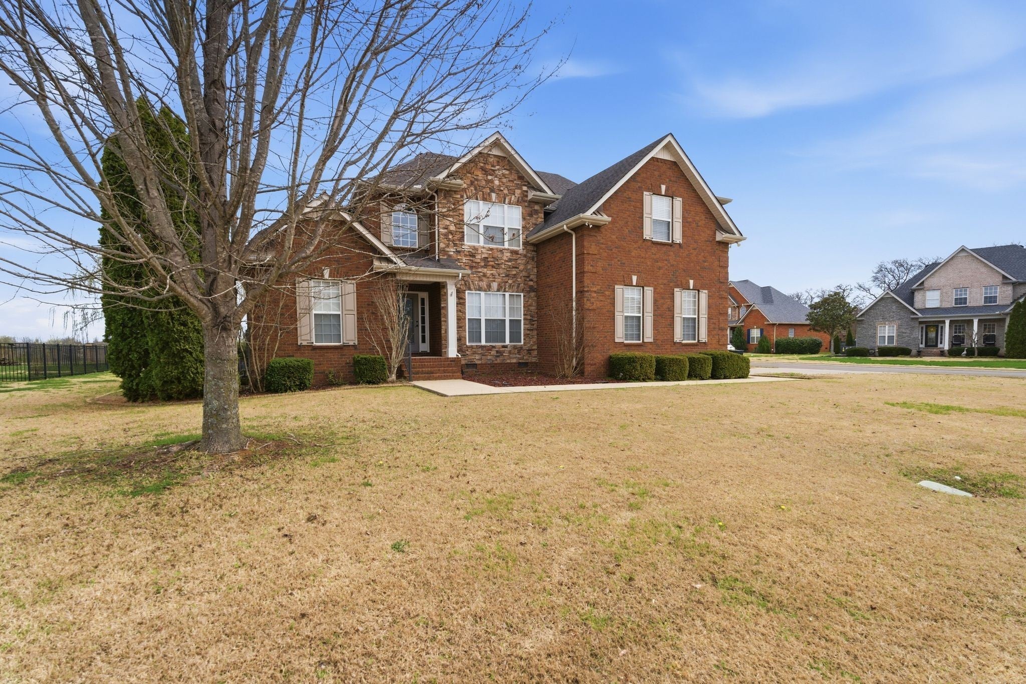 2733 Presley Dr