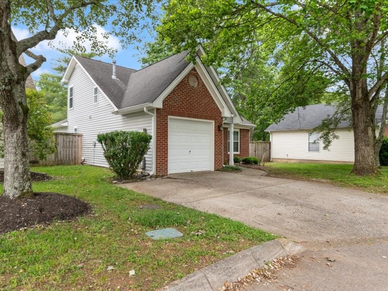 715 Wayside Ct