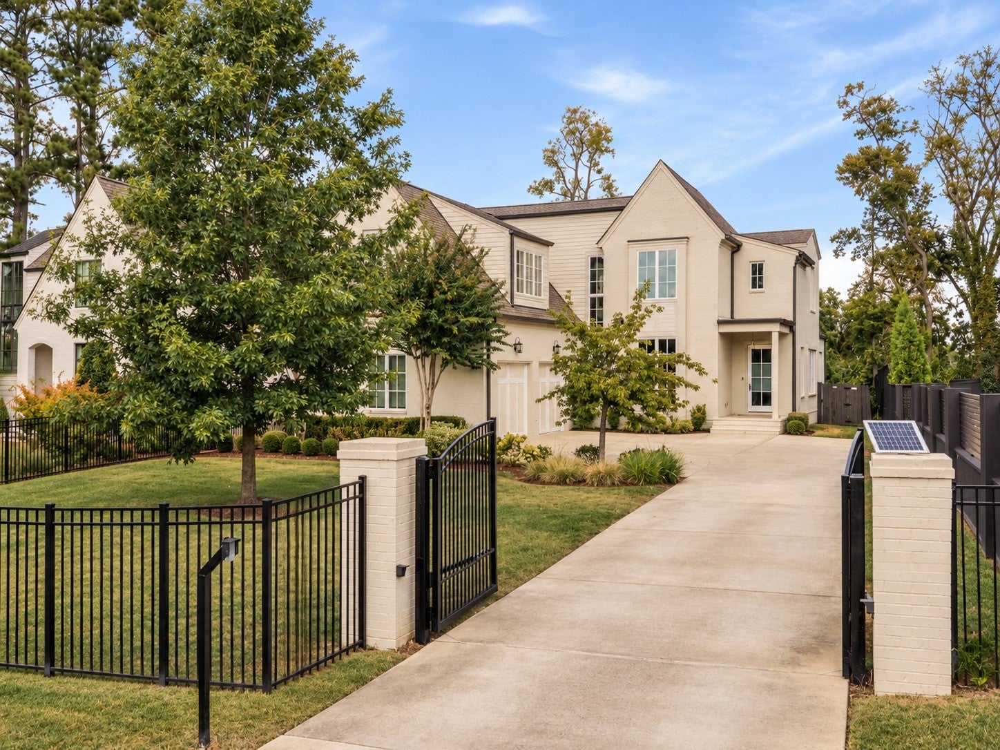 5-bed home for sale in Nashville, TN 37215, 1808 Castleman Dr 1808 Castleman Dr, Nashville TN 37215 5-bed home, photo 1 of 47