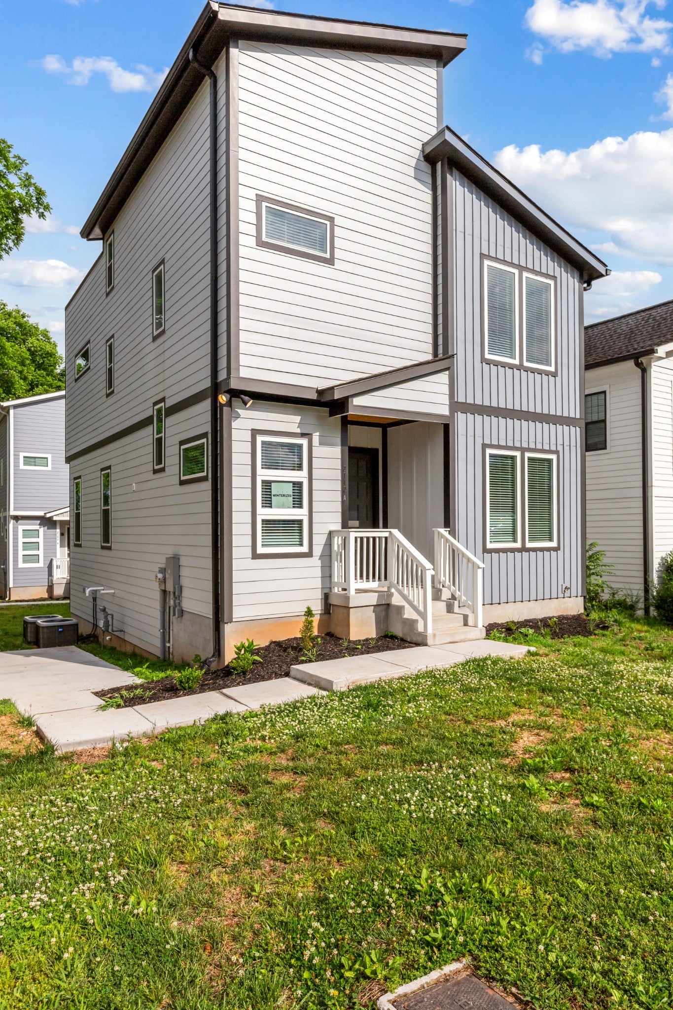 4-bed listing at 2142 Oakland St A, Nashville