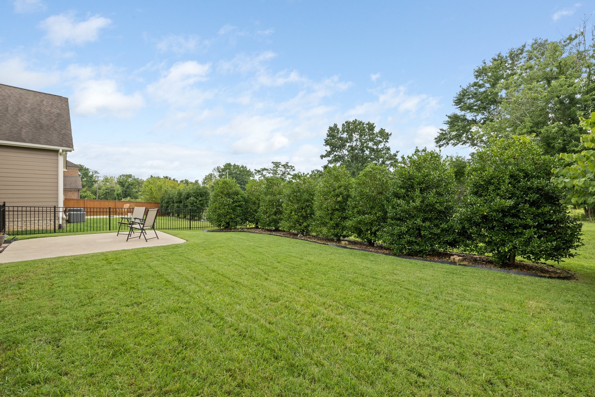 Hendersonville, Tennessee 37075, United States, 4 Bedrooms Bedrooms, ,3 BathroomsBathrooms,Residential,Active,80671