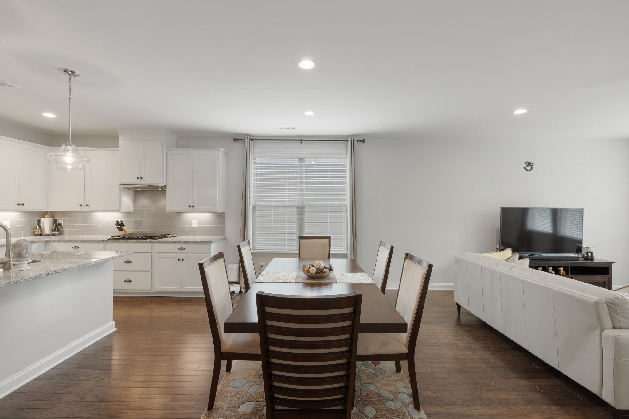 Hendersonville, Tennessee 37075, United States, 4 Bedrooms Bedrooms, ,3 BathroomsBathrooms,Residential,Active,80671