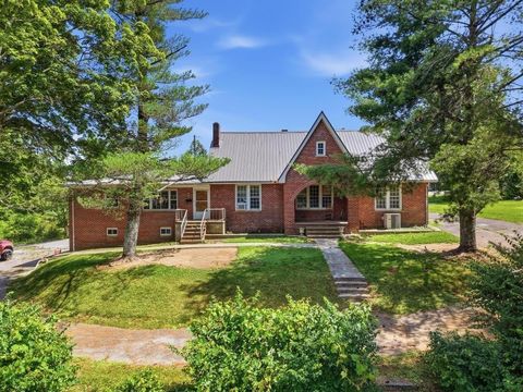 Photo of 215 E Adams St, Crossville, TN 38555 (MLS # 3232418)