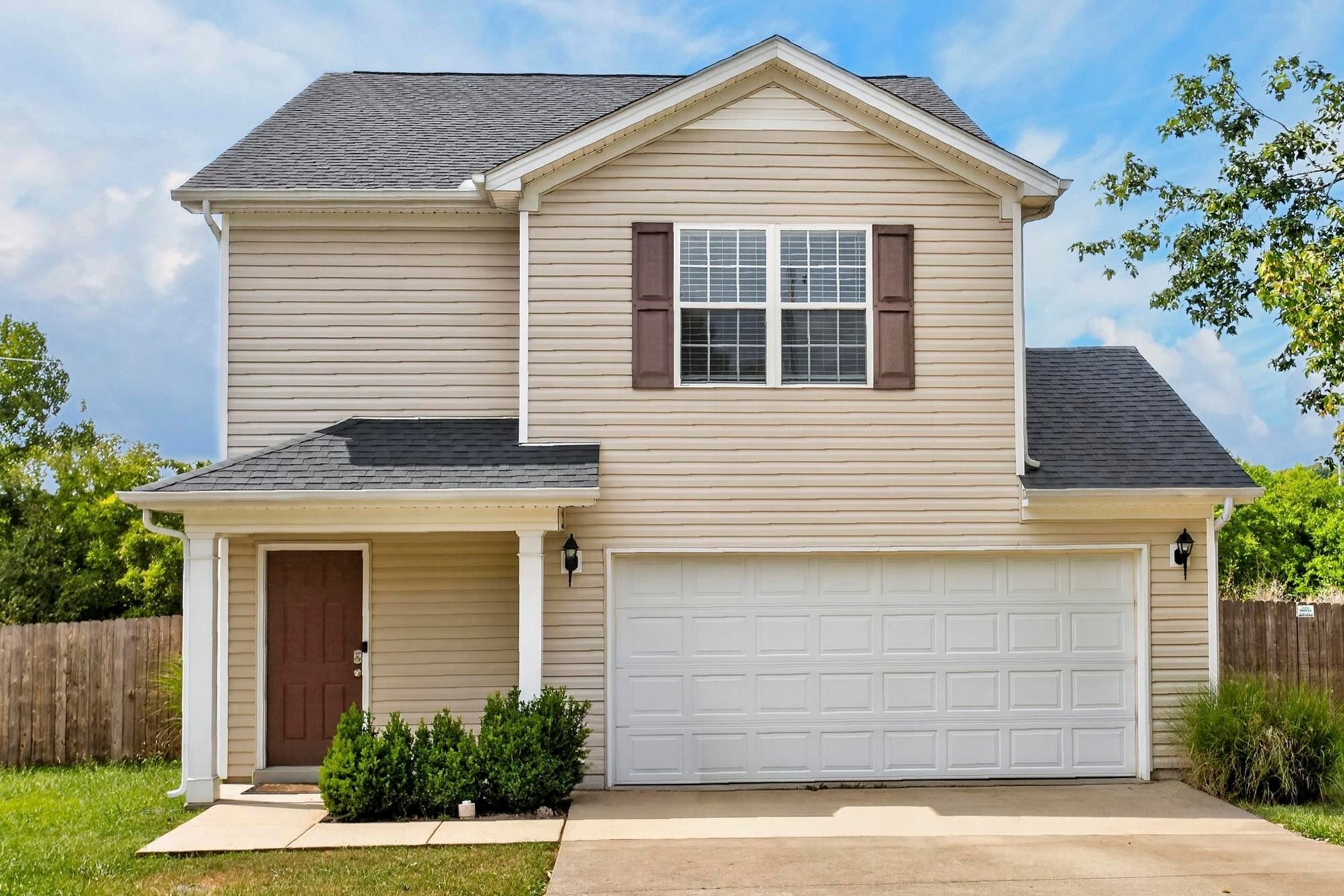 3.0-bed rental at 932 Birchmill Pt S