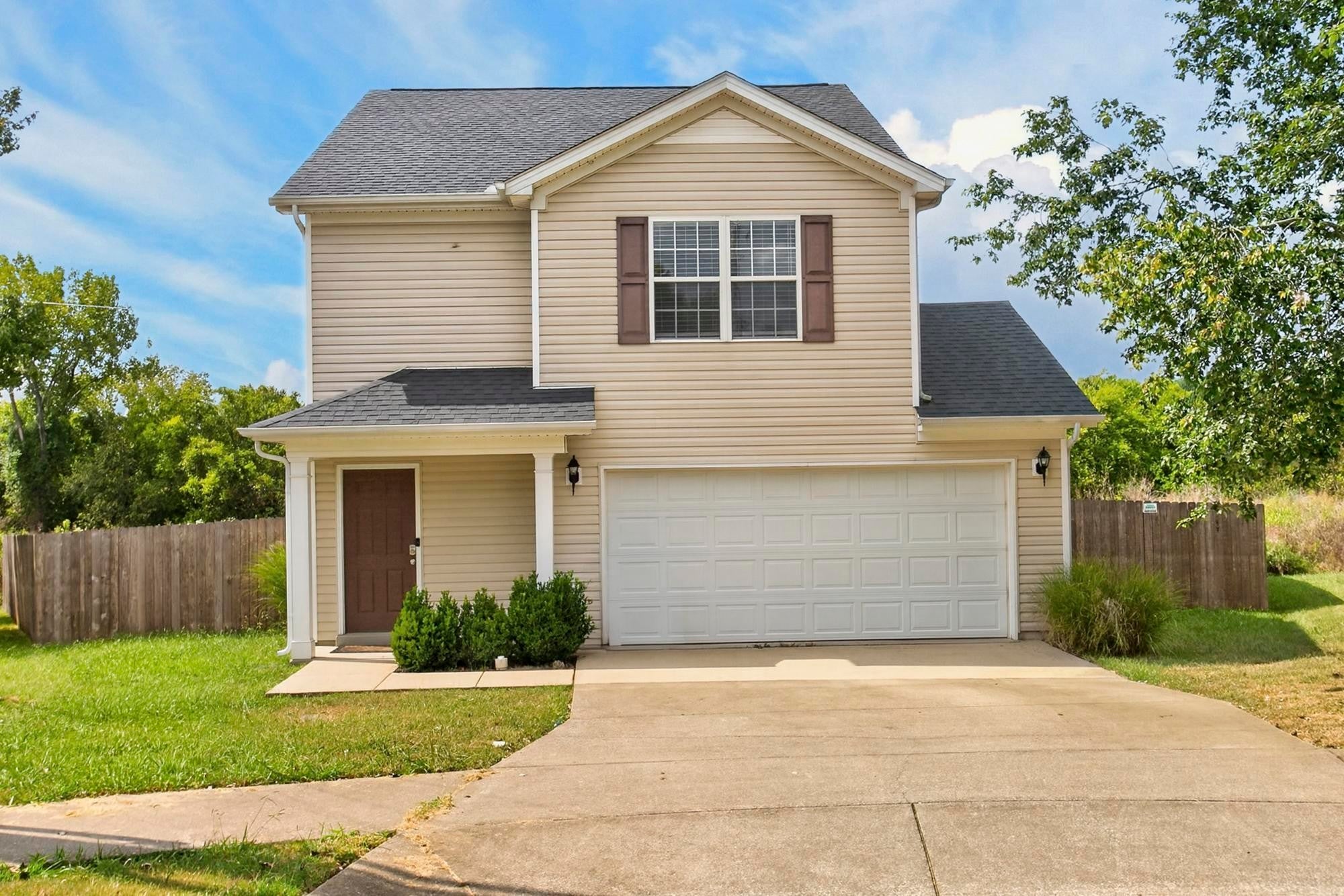932 Birchmill Pt S