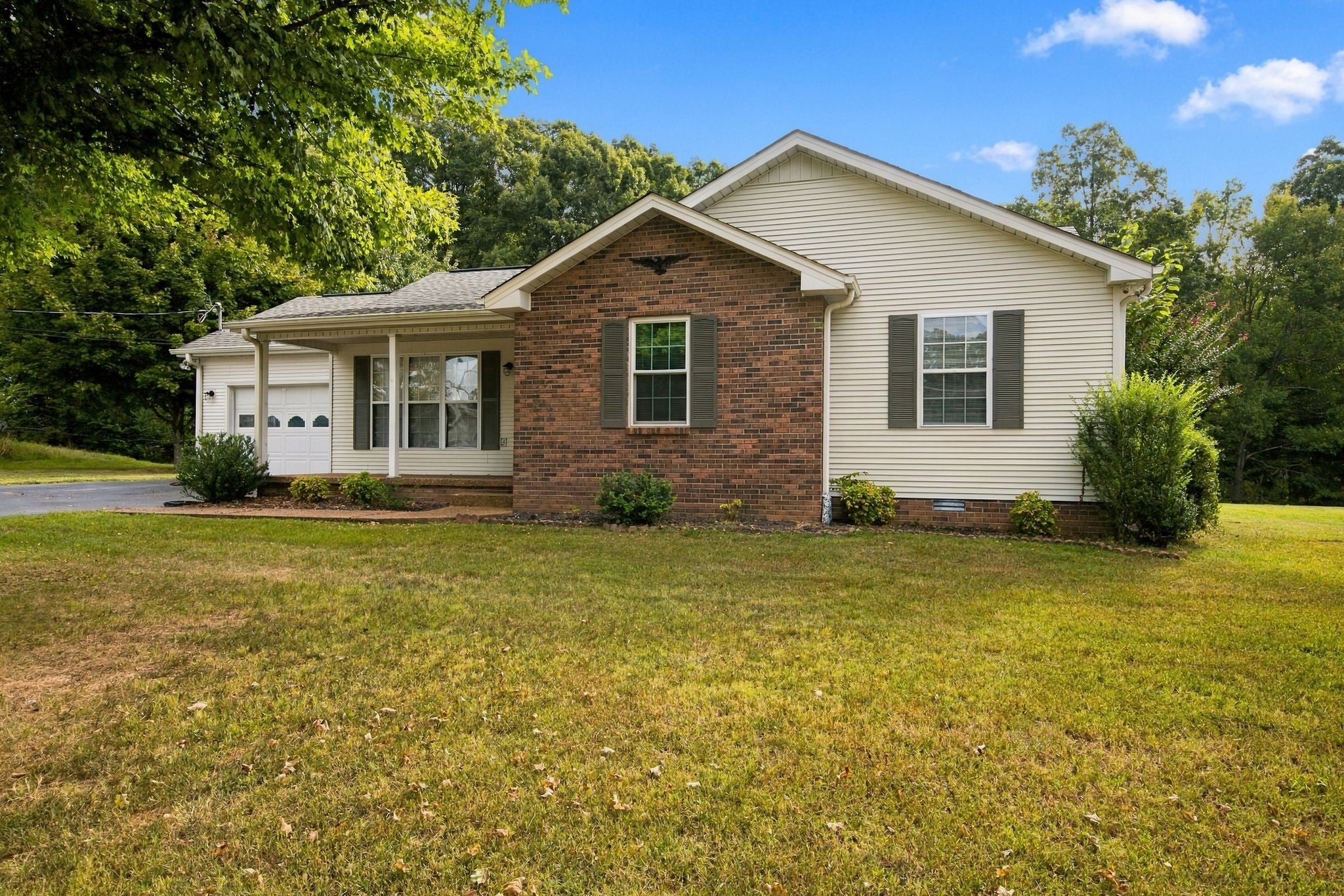 103 W Dell Rd