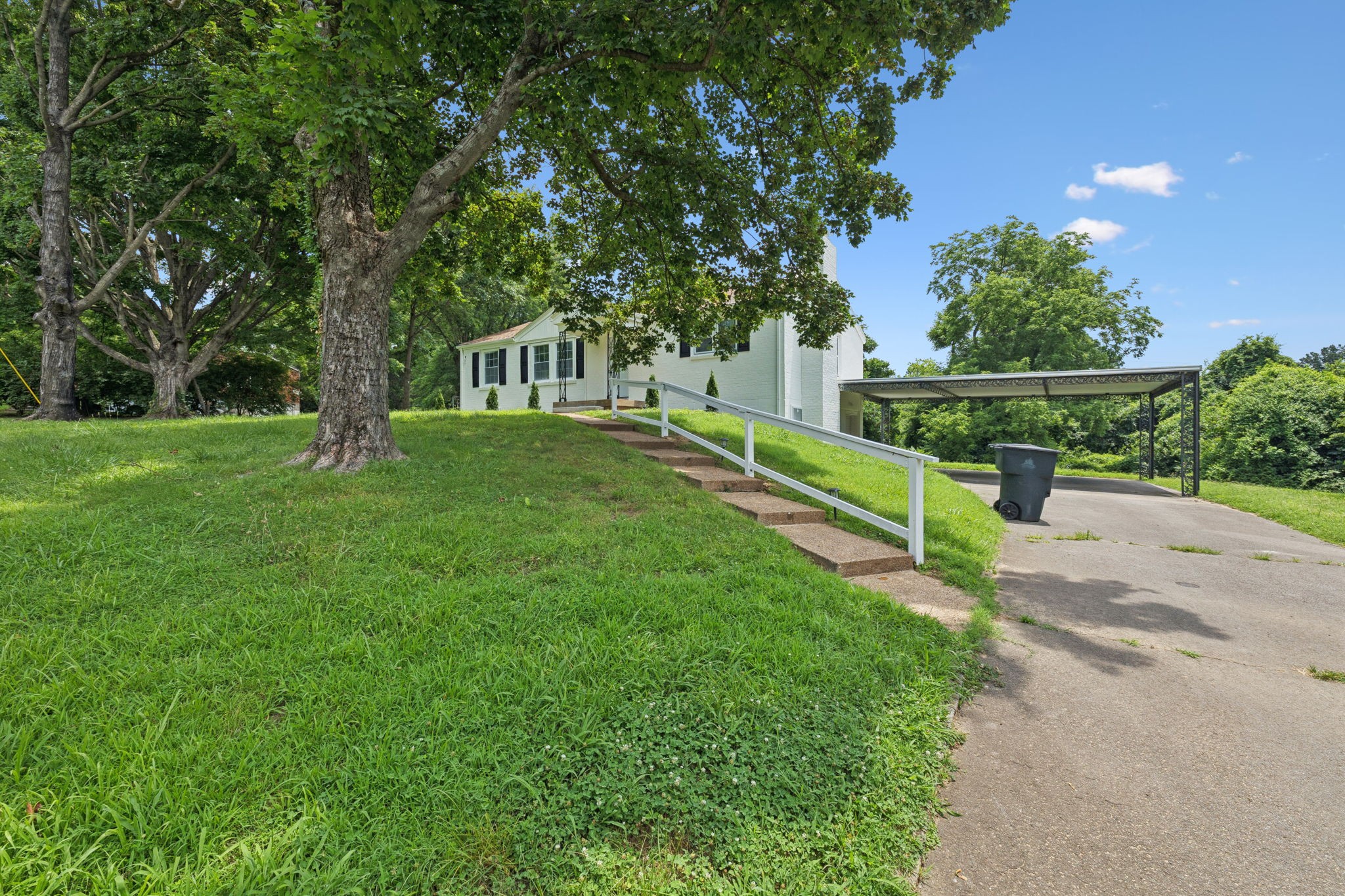 916 Radford Dr