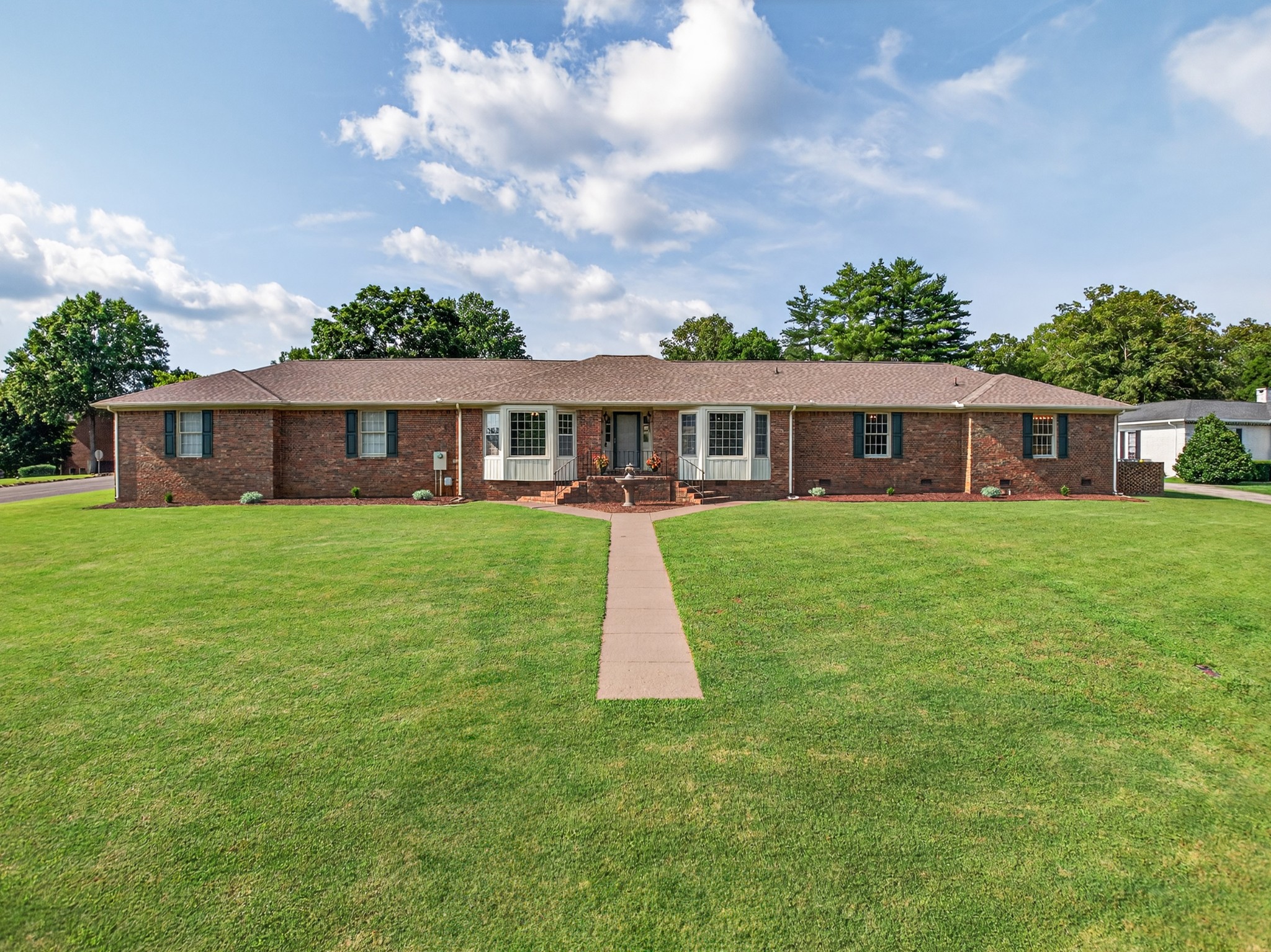 813 Manor Dr