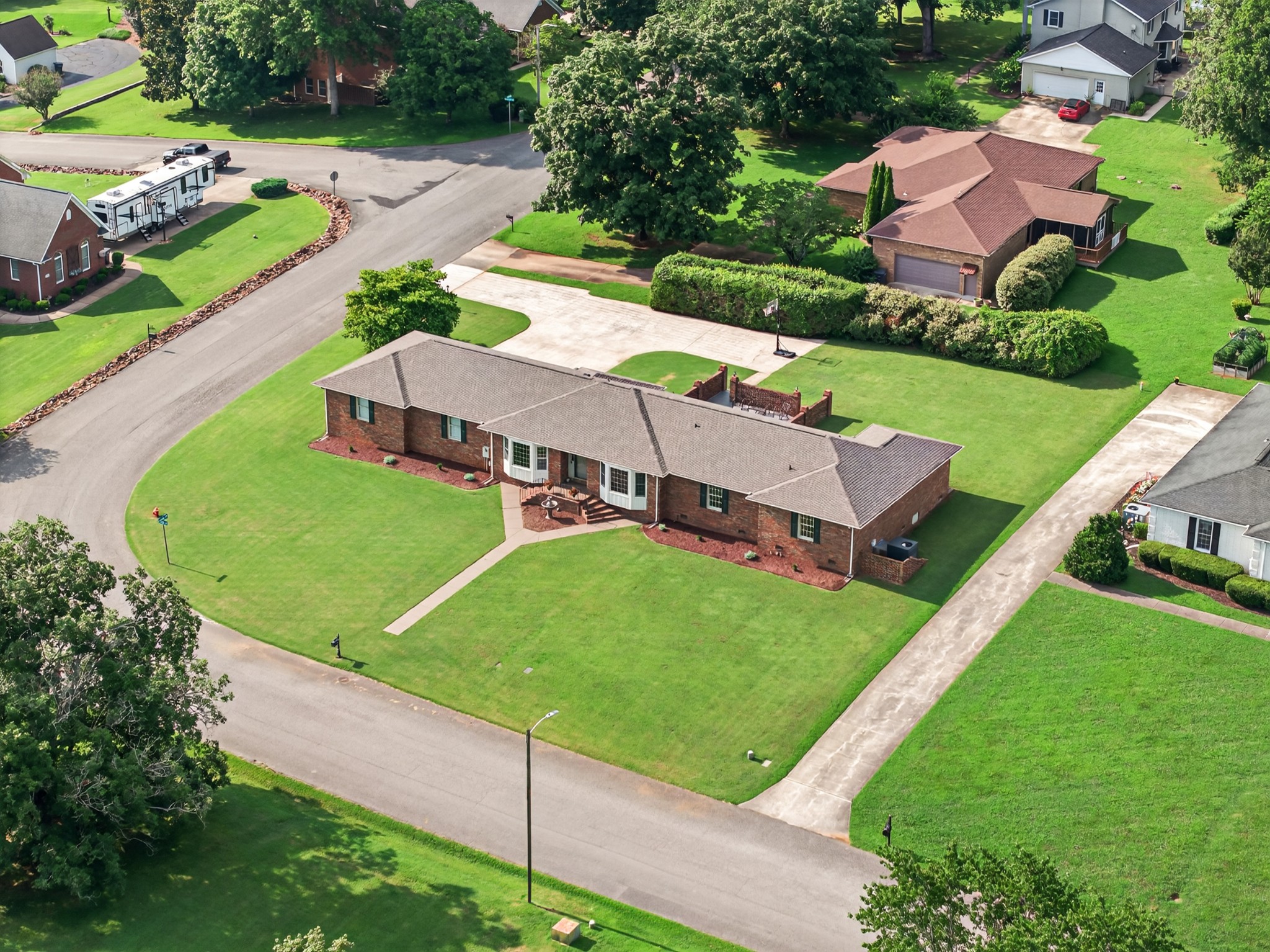 813 Manor Dr
