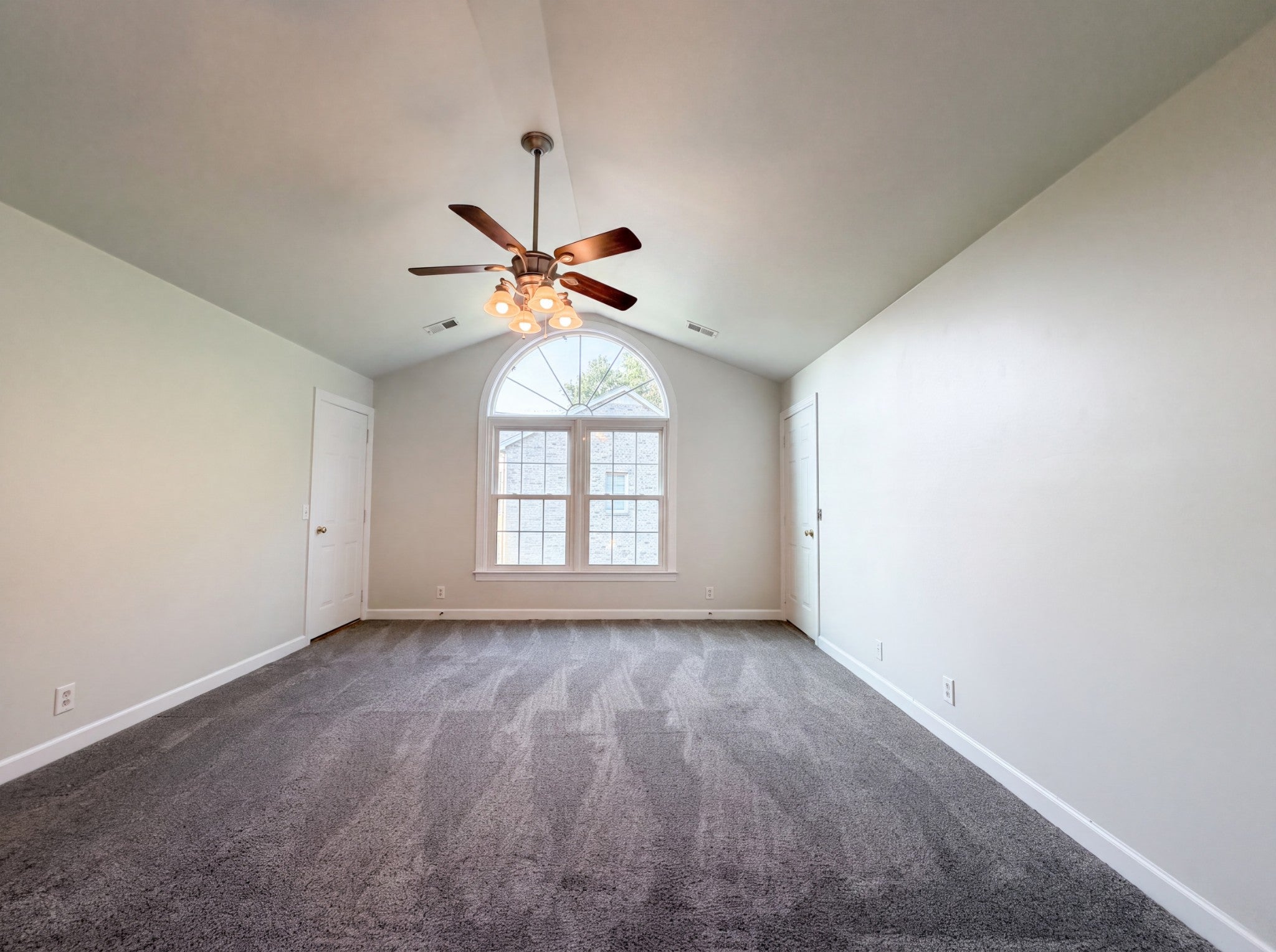 102 Shorecrest Cir