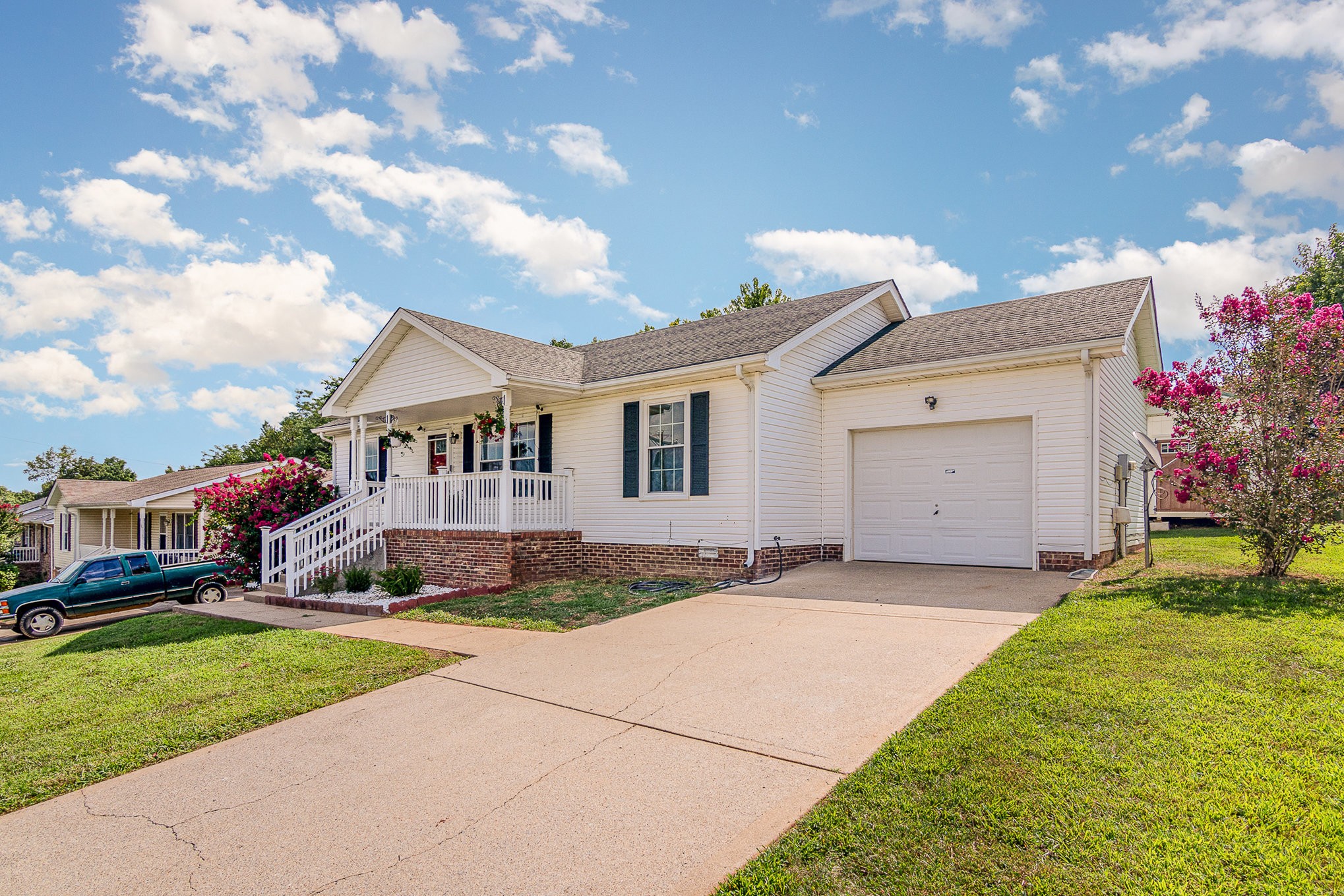 1335 Chucker Dr