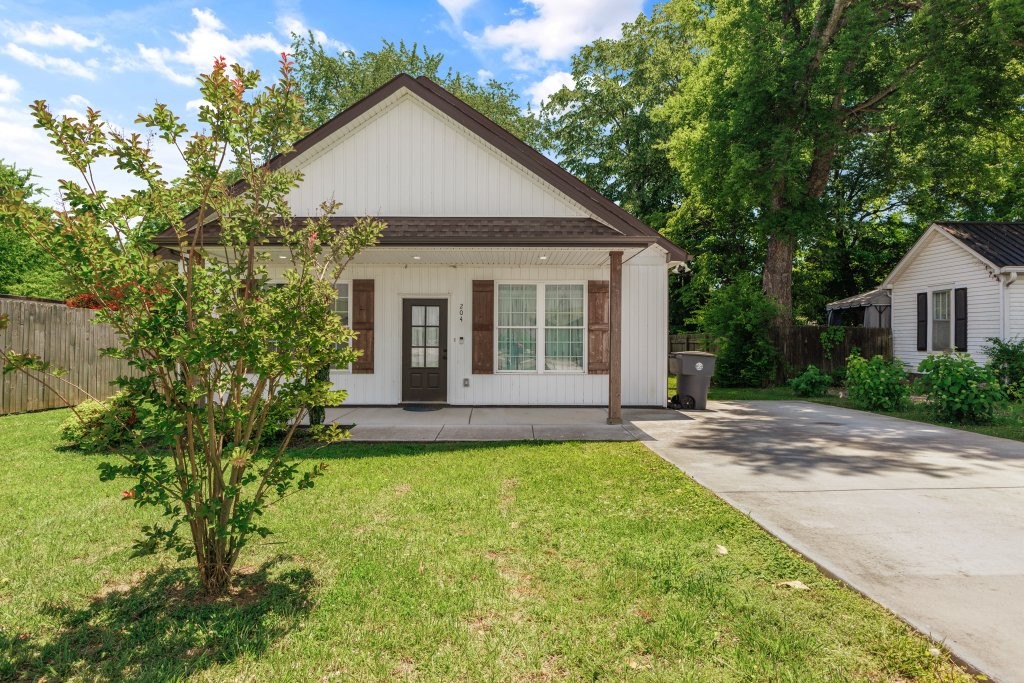 204 Mountain St