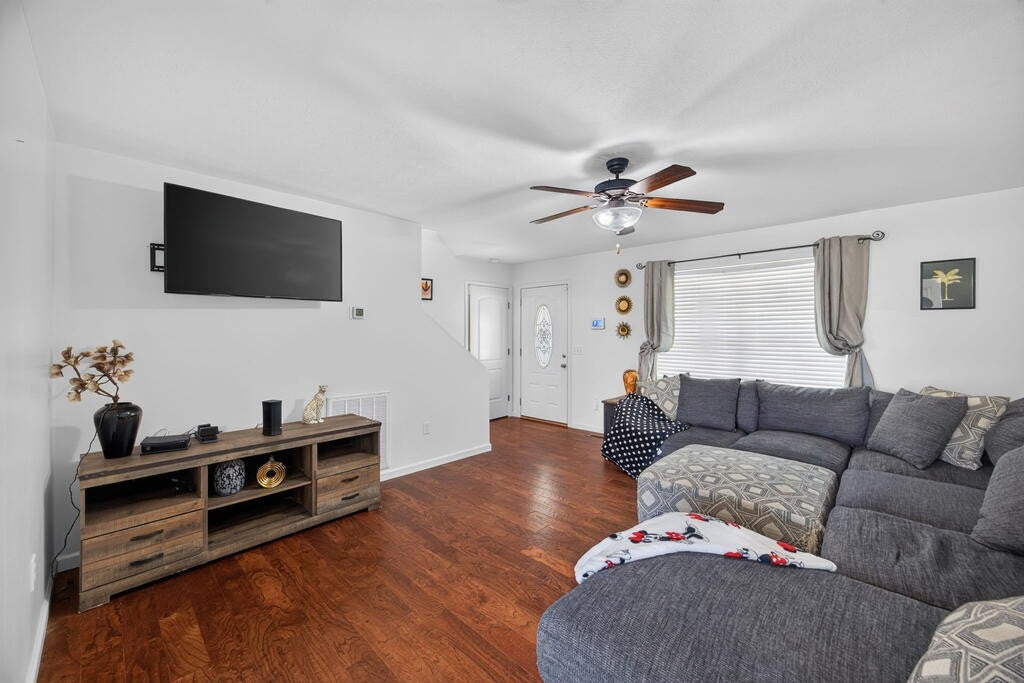 1521 Bay View Dr