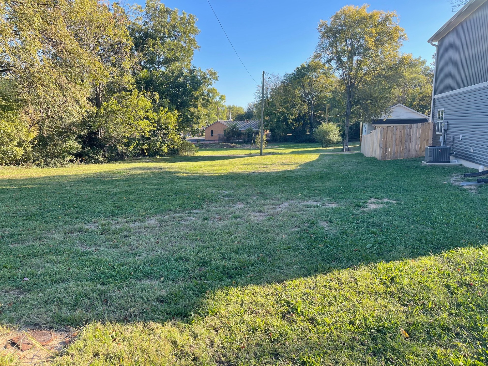 596 18th Ave W