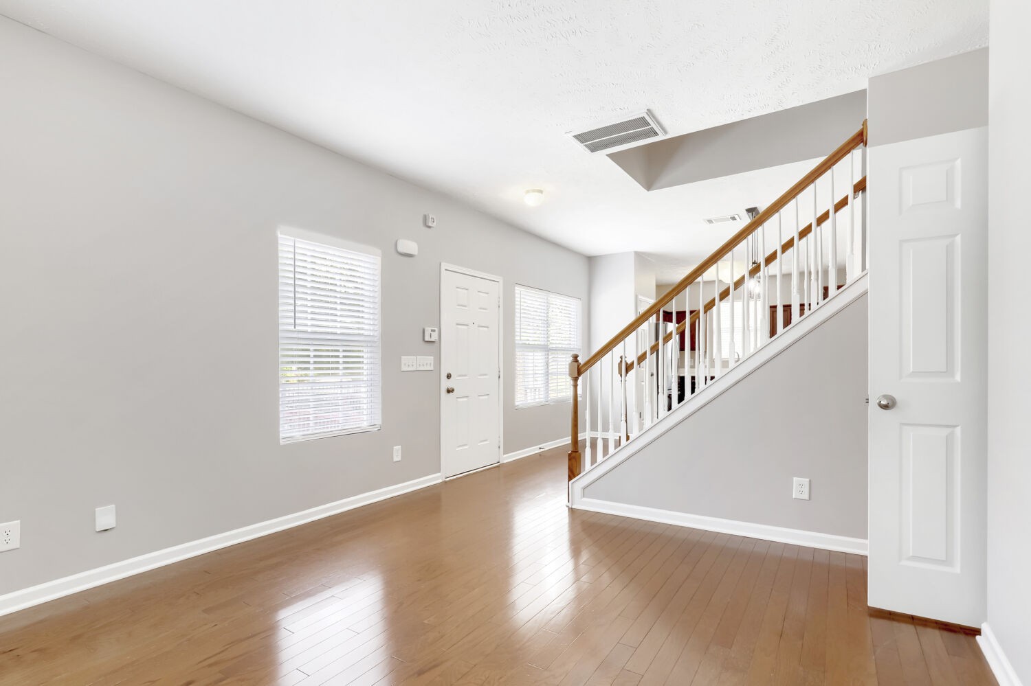 1235 Bainbridge Dr