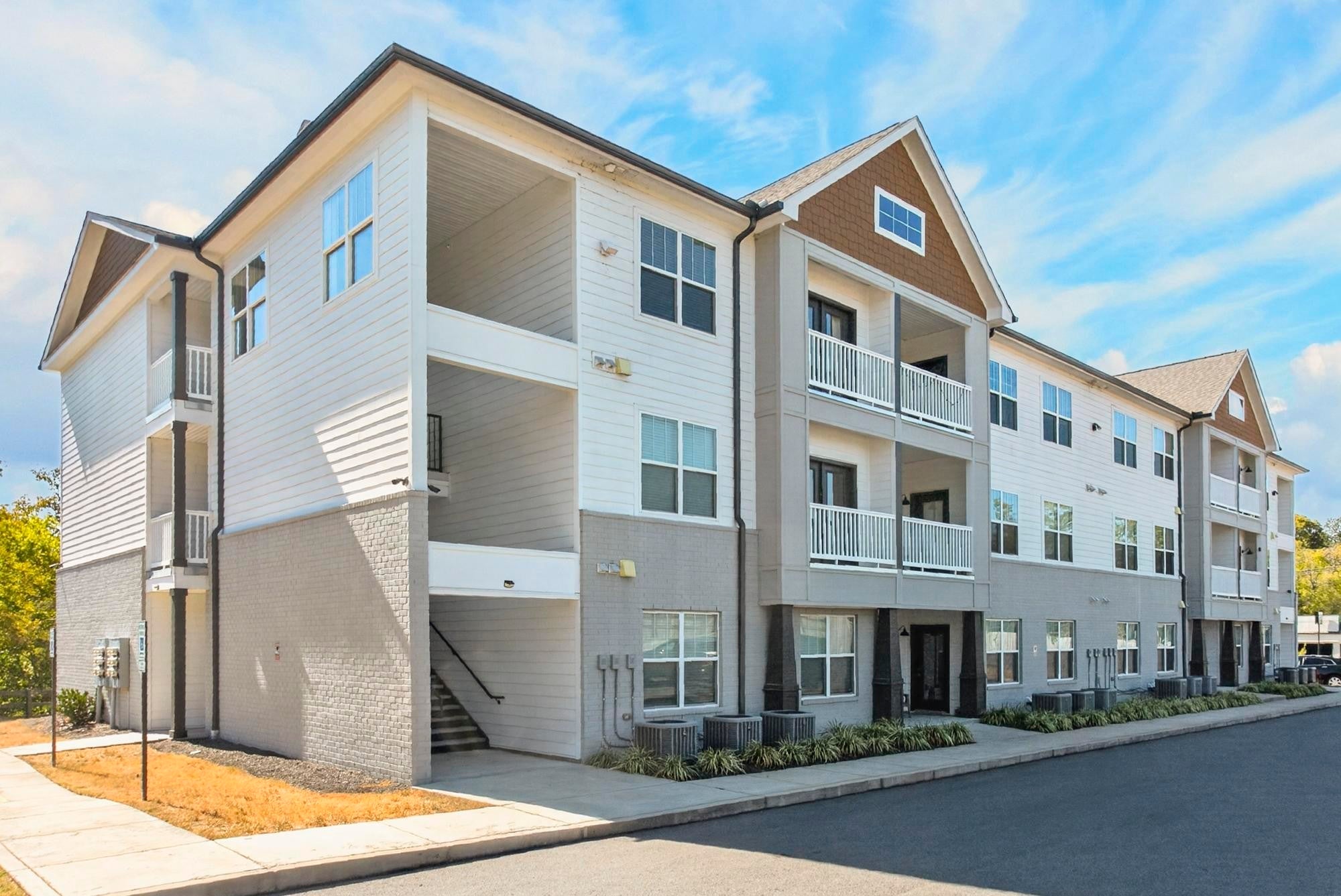 2-bed condo for sale in Nashville, TN 37209, 6411 Charlotte Road Cir 103 6411 Charlotte Road Cir 103, Nashville TN 37209 2-bed condo, photo 1 of 28