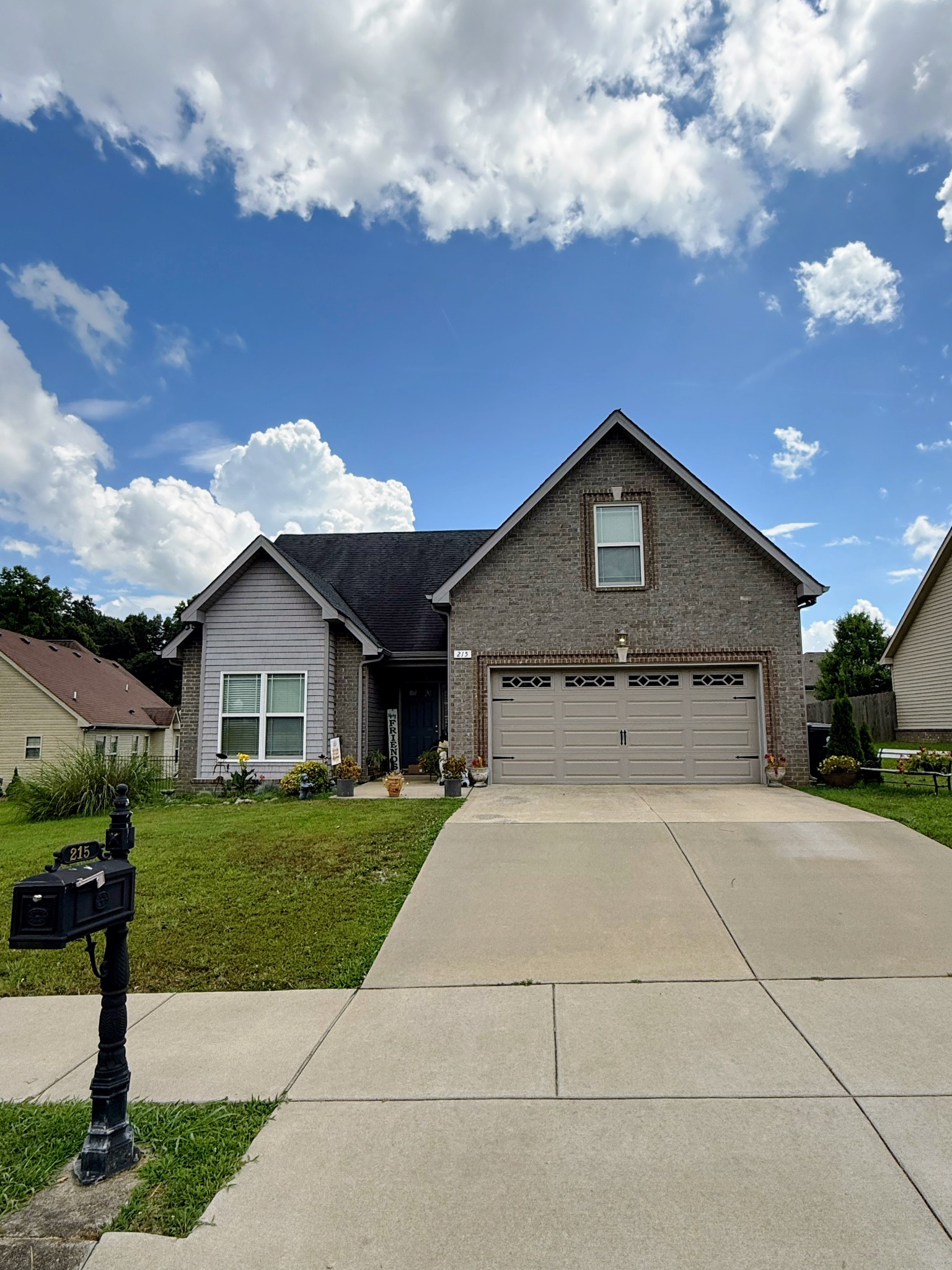 215 E Winterberry Trl E