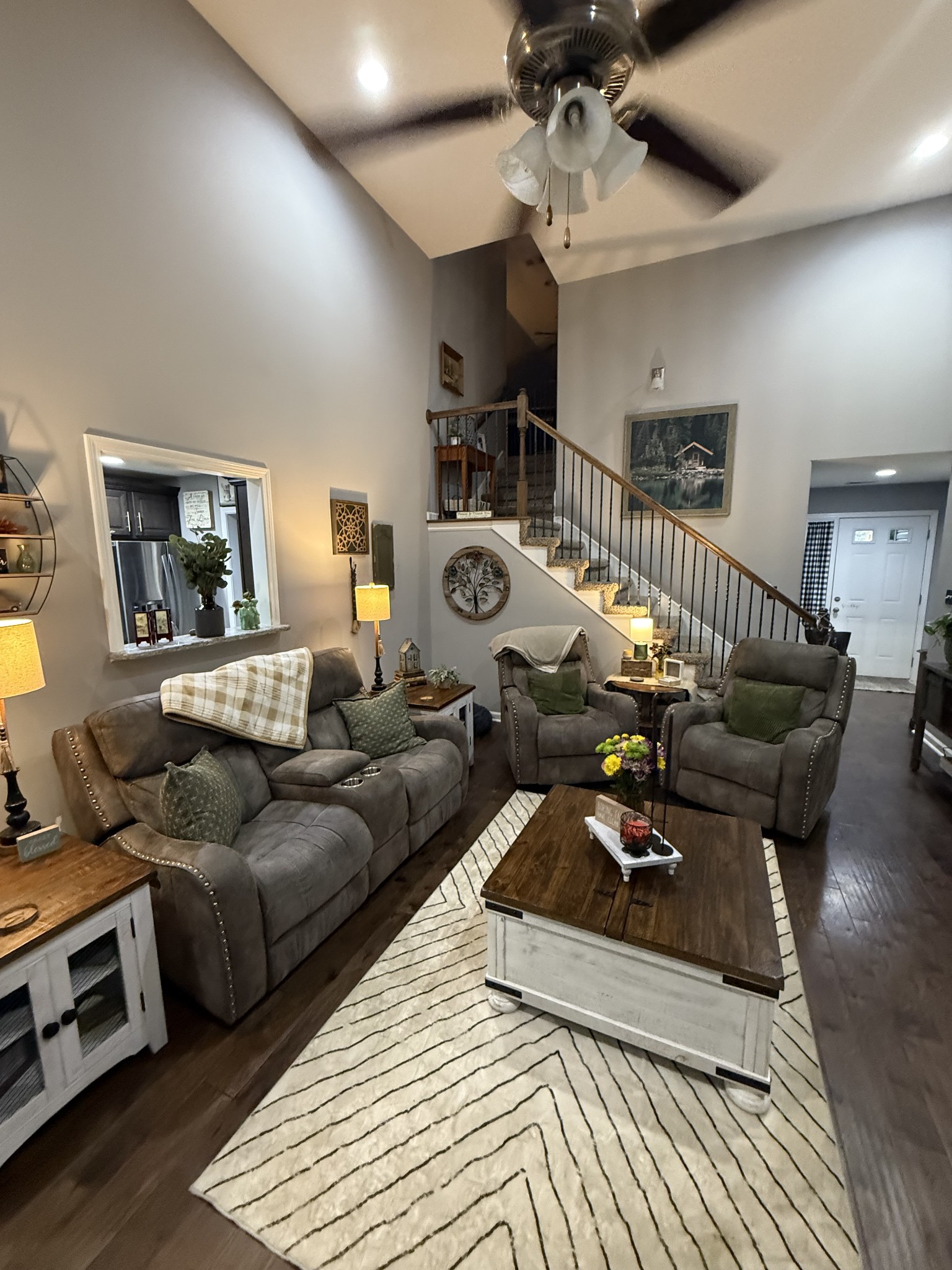 215 E Winterberry Trl E