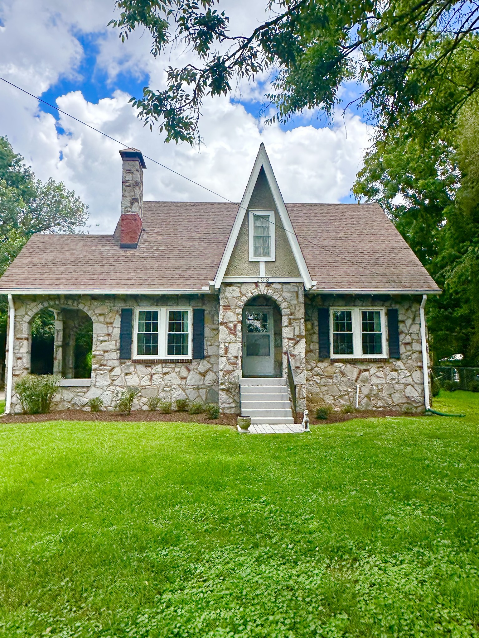 103 Fairway Dr