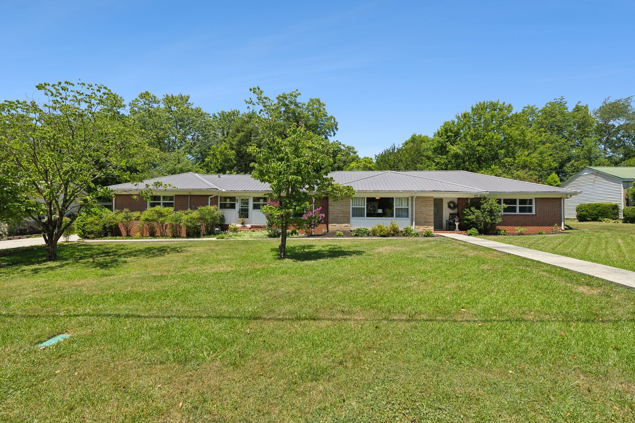 120 Dogwood Ln