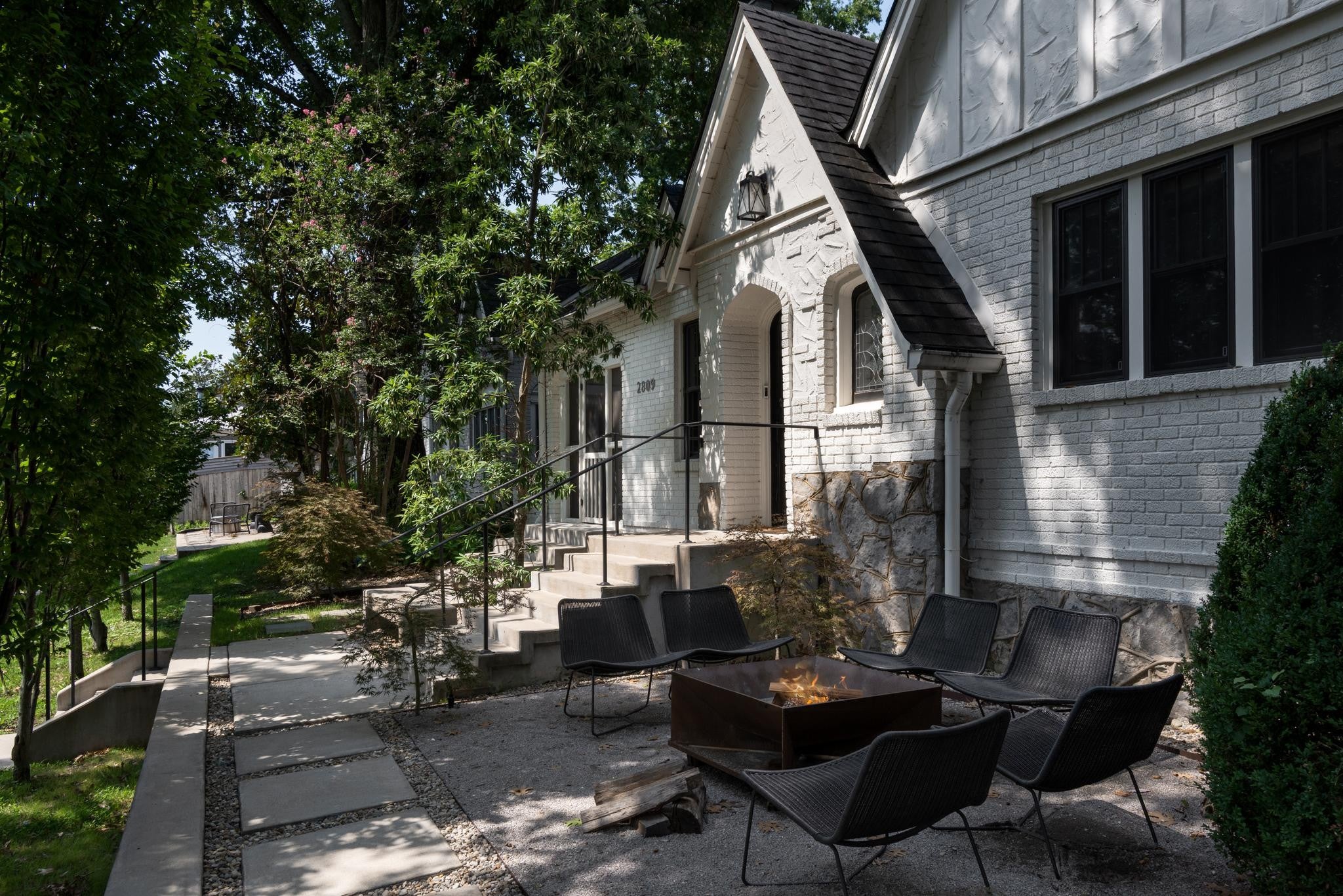 2809 Oakland Ave