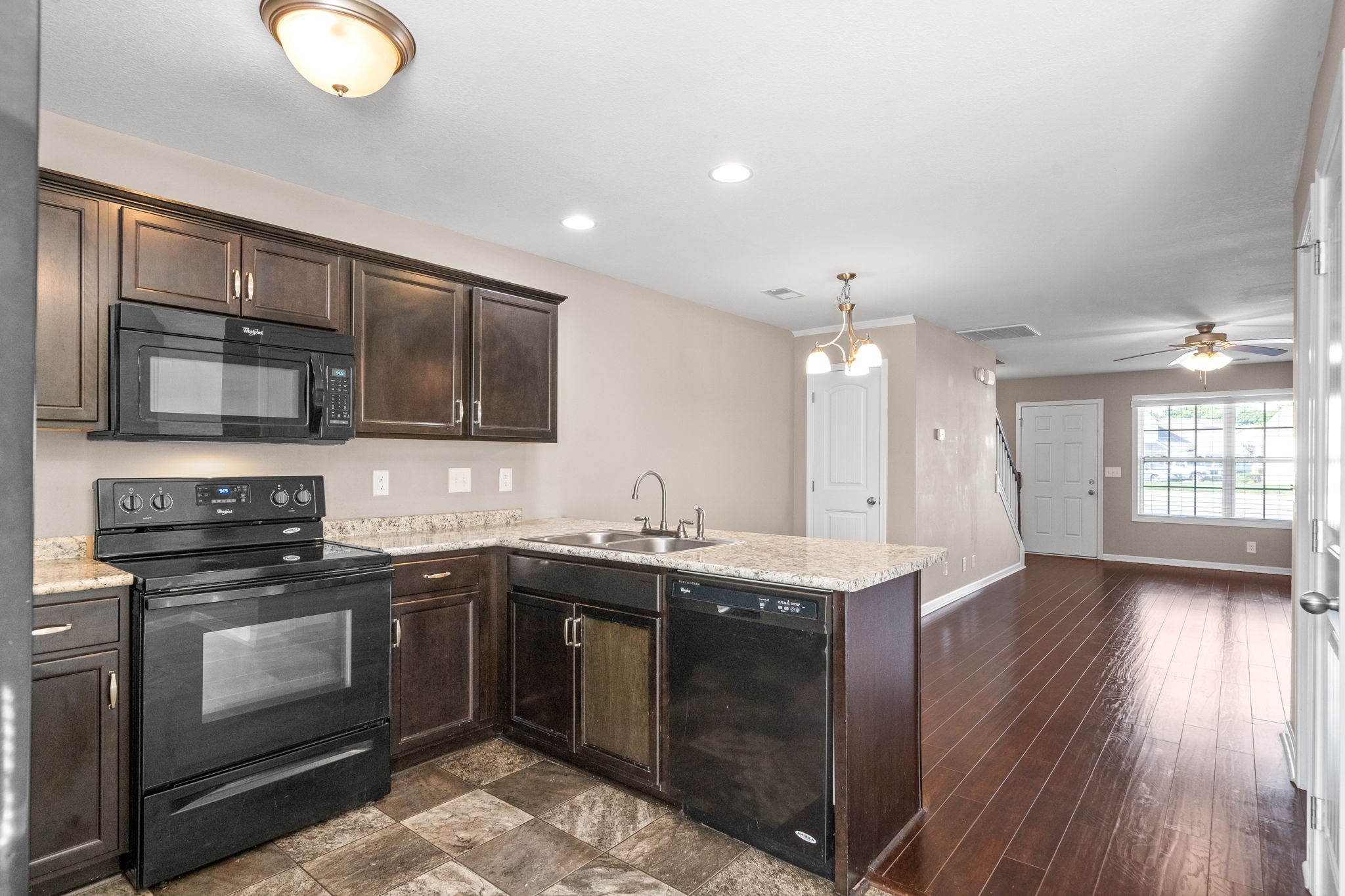 Clarksville, Tennessee 37040, United States, 2 Bedrooms Bedrooms, ,3 BathroomsBathrooms,Residential,Active,89050
