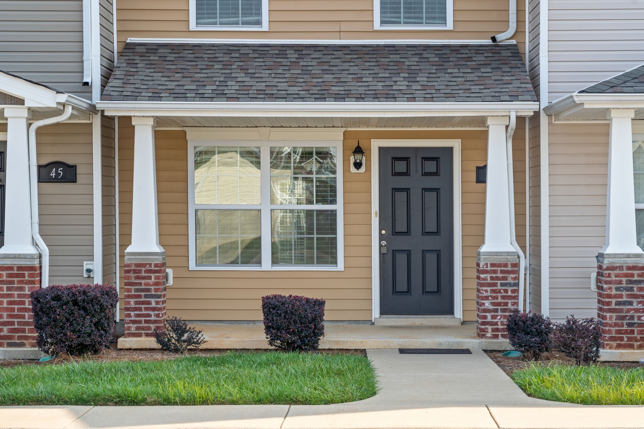 Clarksville, Tennessee 37040, United States, 2 Bedrooms Bedrooms, ,3 BathroomsBathrooms,Residential,Active,89050