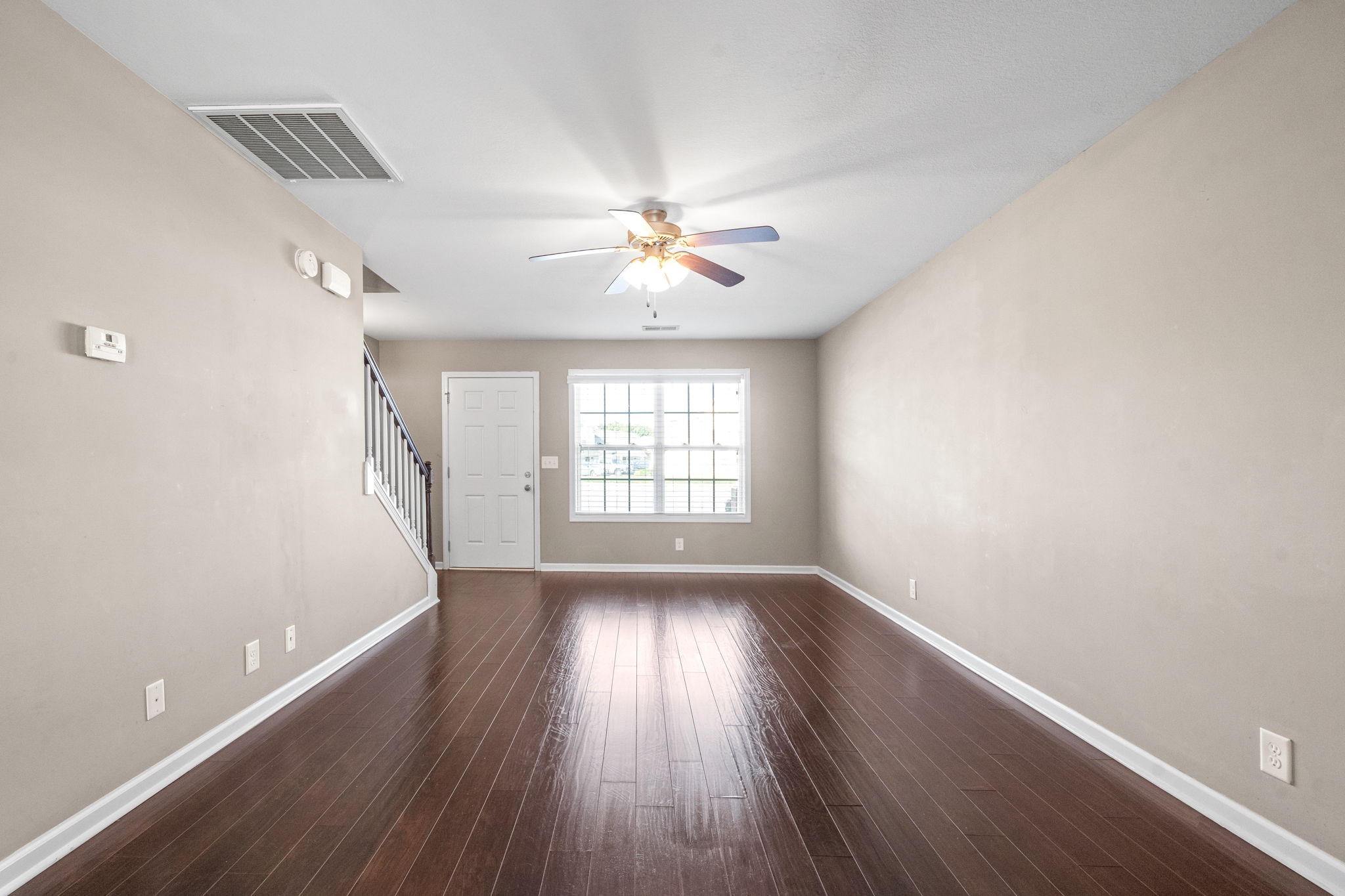 Clarksville, Tennessee 37040, United States, 2 Bedrooms Bedrooms, ,3 BathroomsBathrooms,Residential,Active,89050