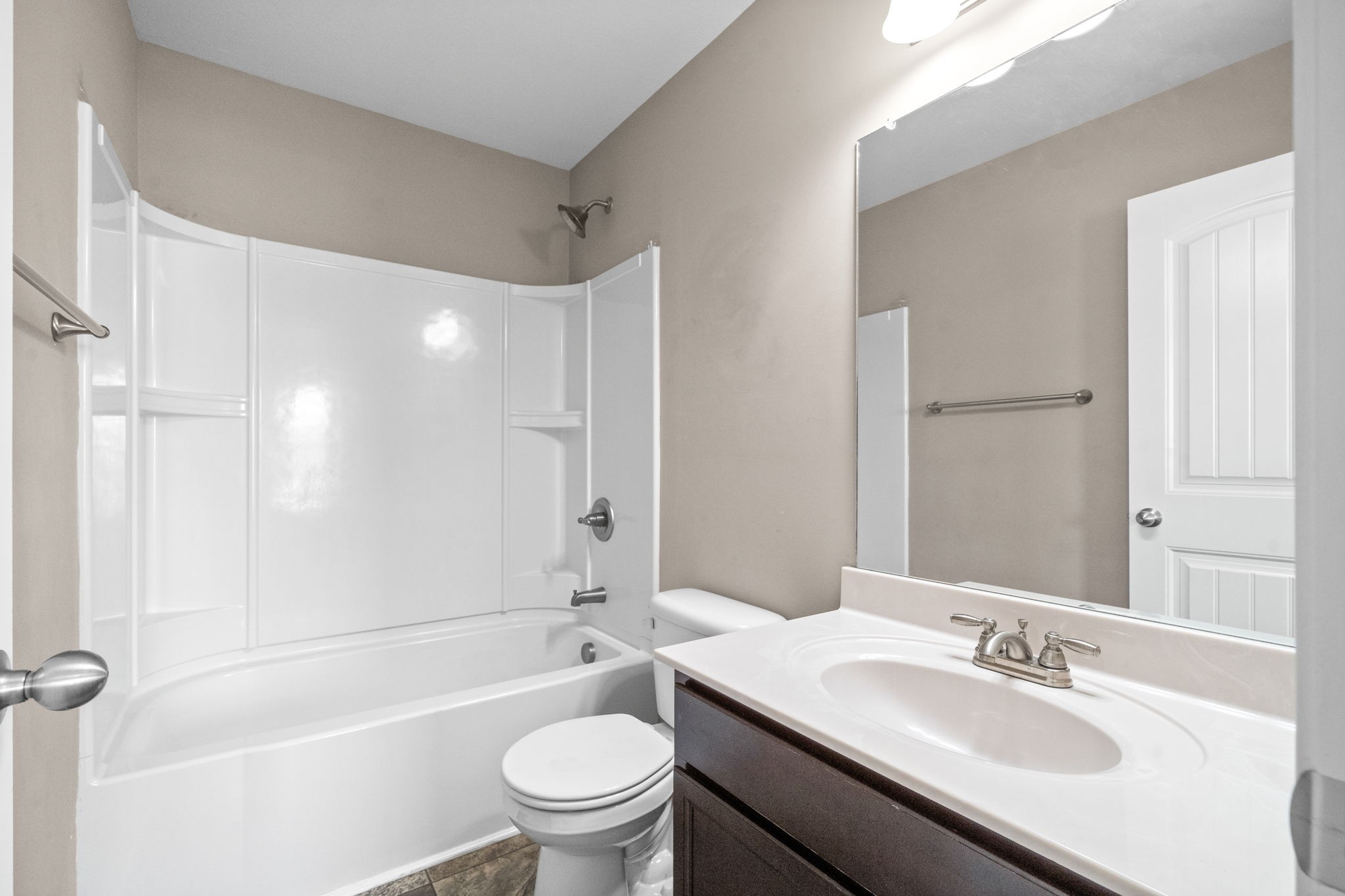 Clarksville, Tennessee 37040, United States, 2 Bedrooms Bedrooms, ,3 BathroomsBathrooms,Residential,Active,89050