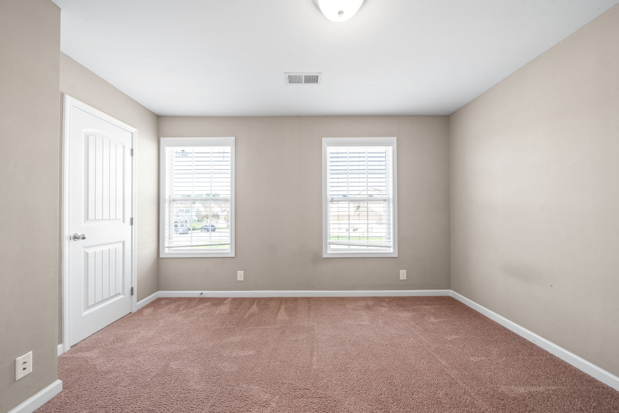 Clarksville, Tennessee 37040, United States, 2 Bedrooms Bedrooms, ,3 BathroomsBathrooms,Residential,Active,89050