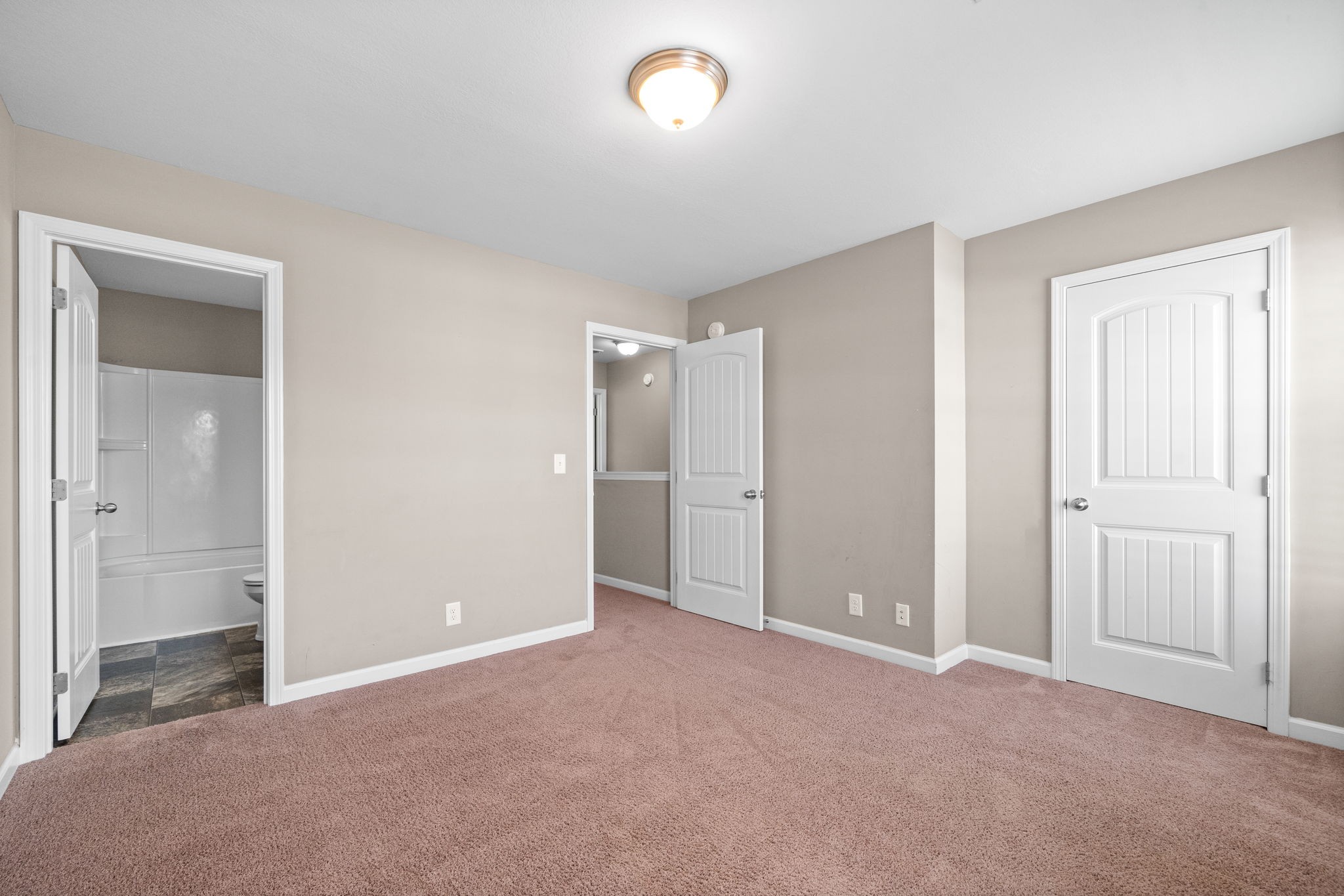 Clarksville, Tennessee 37040, United States, 2 Bedrooms Bedrooms, ,3 BathroomsBathrooms,Residential,Active,89050