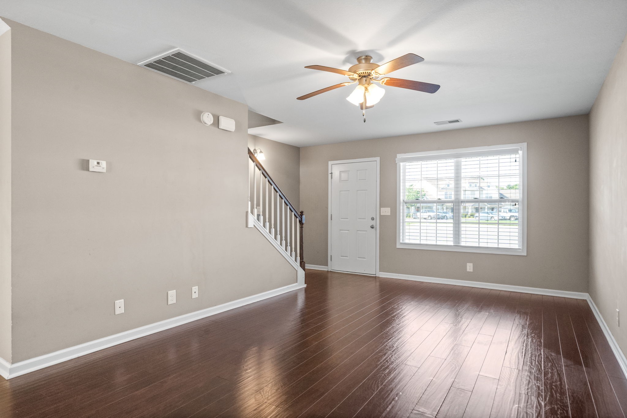 Clarksville, Tennessee 37040, United States, 2 Bedrooms Bedrooms, ,3 BathroomsBathrooms,Residential,Active,89050