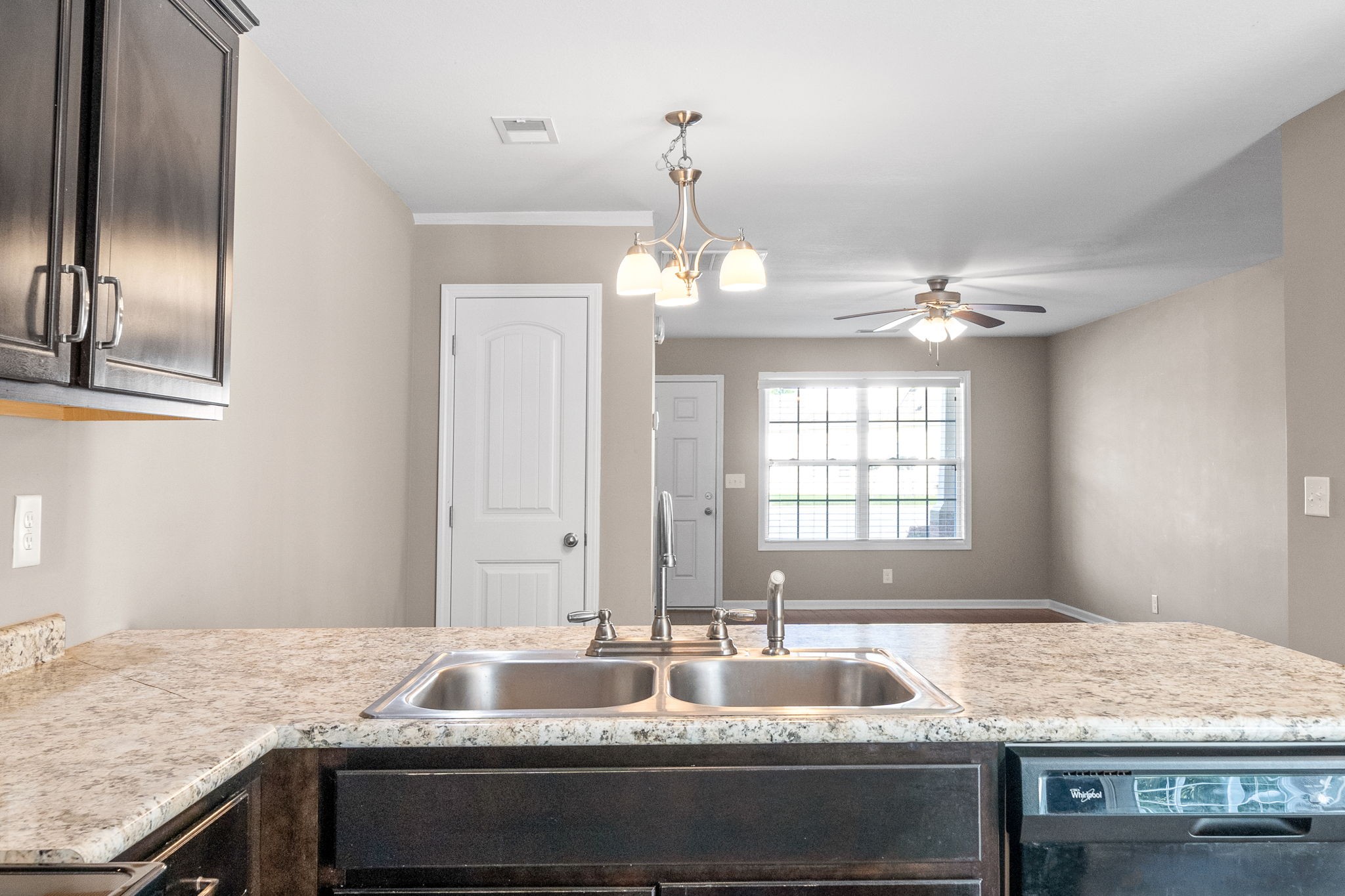 Clarksville, Tennessee 37040, United States, 2 Bedrooms Bedrooms, ,3 BathroomsBathrooms,Residential,Active,89050