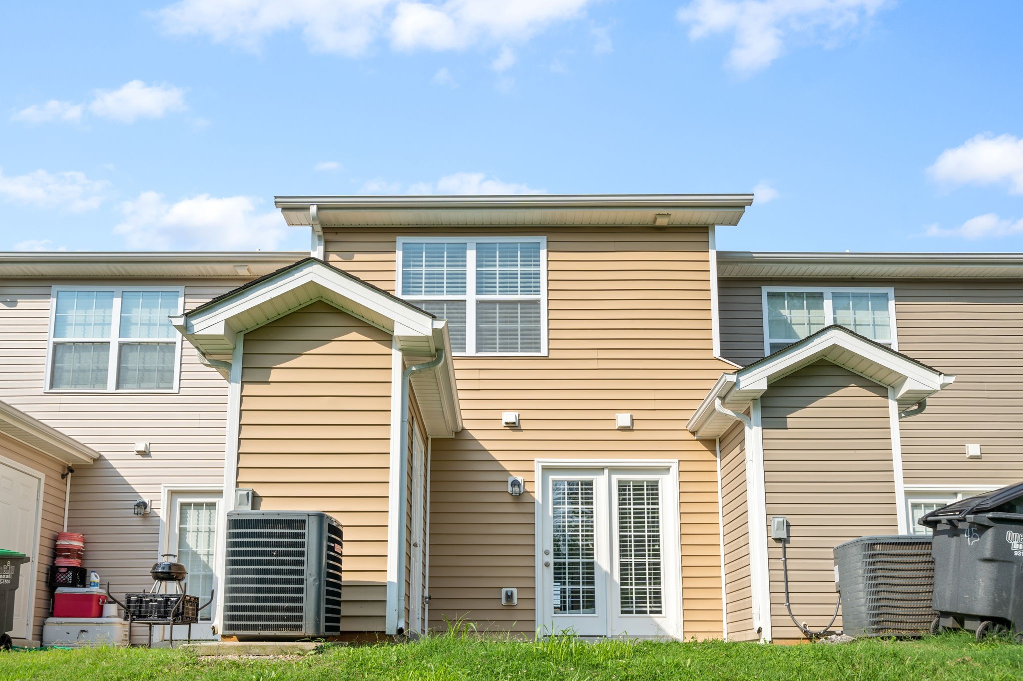 Clarksville, Tennessee 37040, United States, 2 Bedrooms Bedrooms, ,3 BathroomsBathrooms,Residential,Active,89050