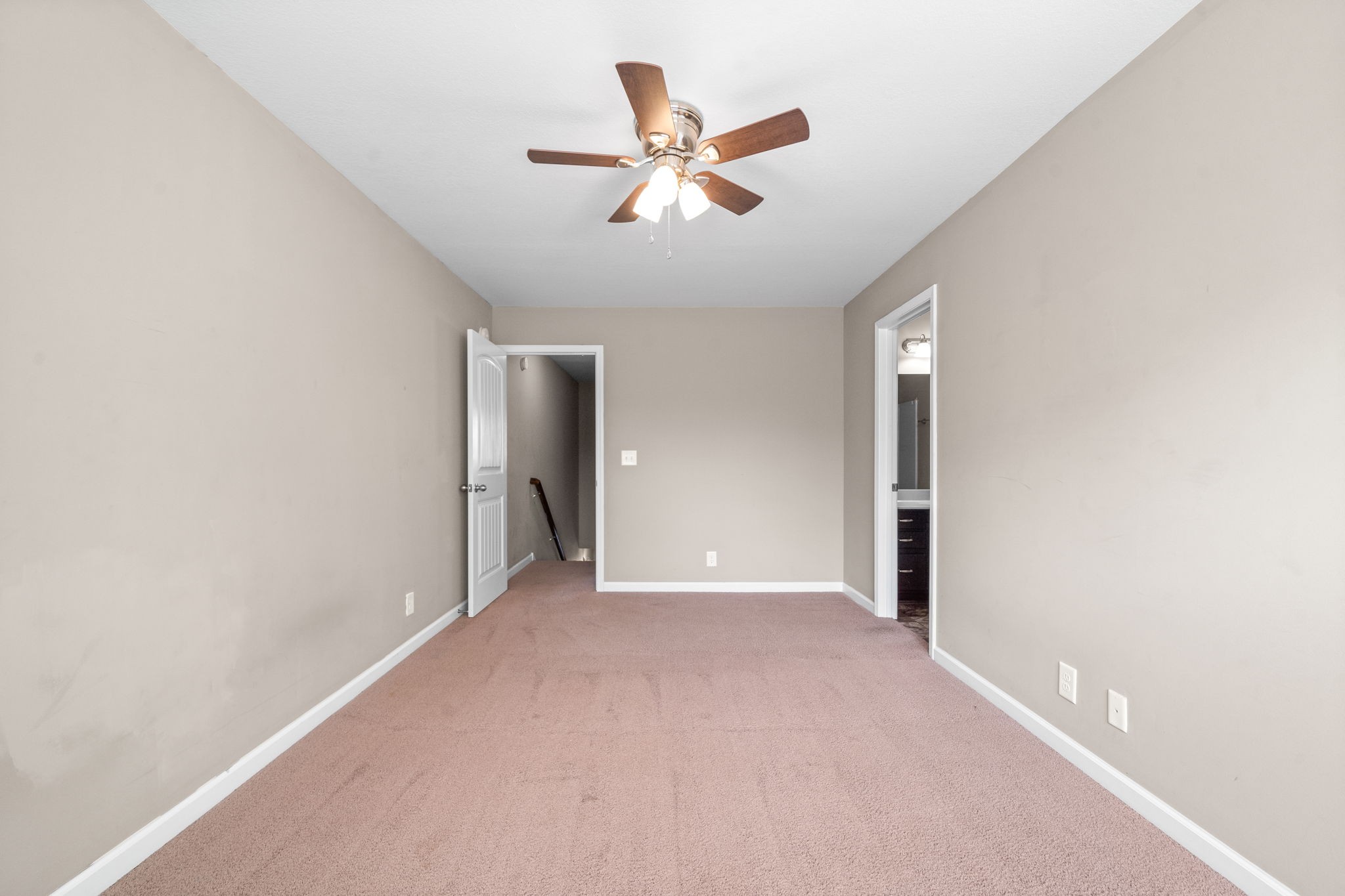 Clarksville, Tennessee 37040, United States, 2 Bedrooms Bedrooms, ,3 BathroomsBathrooms,Residential,Active,89050