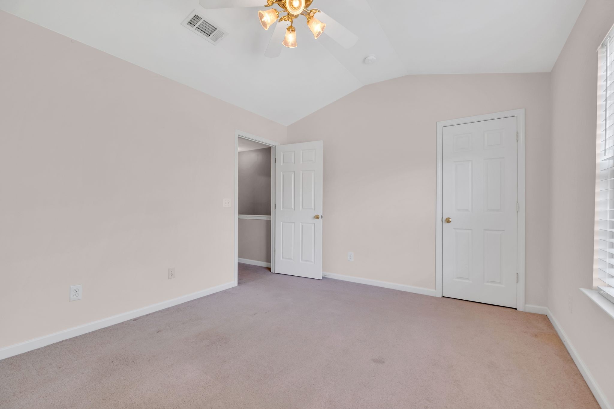 Franklin, Tennessee 37064, United States, 2 Bedrooms Bedrooms, ,2 BathroomsBathrooms,Residential,Active,60153