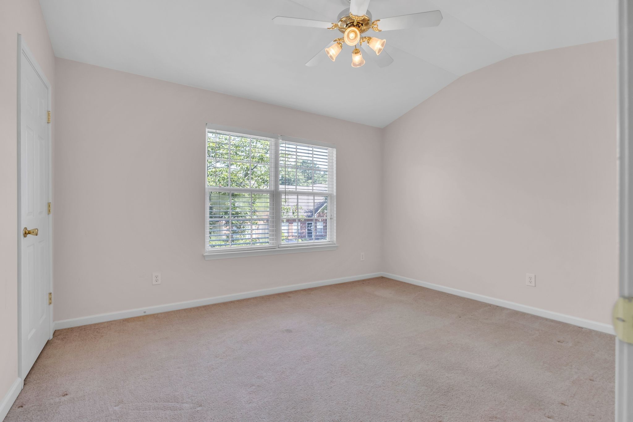 Franklin, Tennessee 37064, United States, 2 Bedrooms Bedrooms, ,2 BathroomsBathrooms,Residential,Active,60153