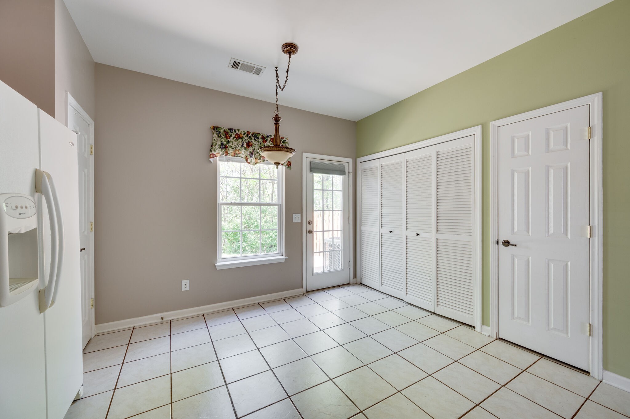 Franklin, Tennessee 37064, United States, 2 Bedrooms Bedrooms, ,2 BathroomsBathrooms,Residential,Active,60153