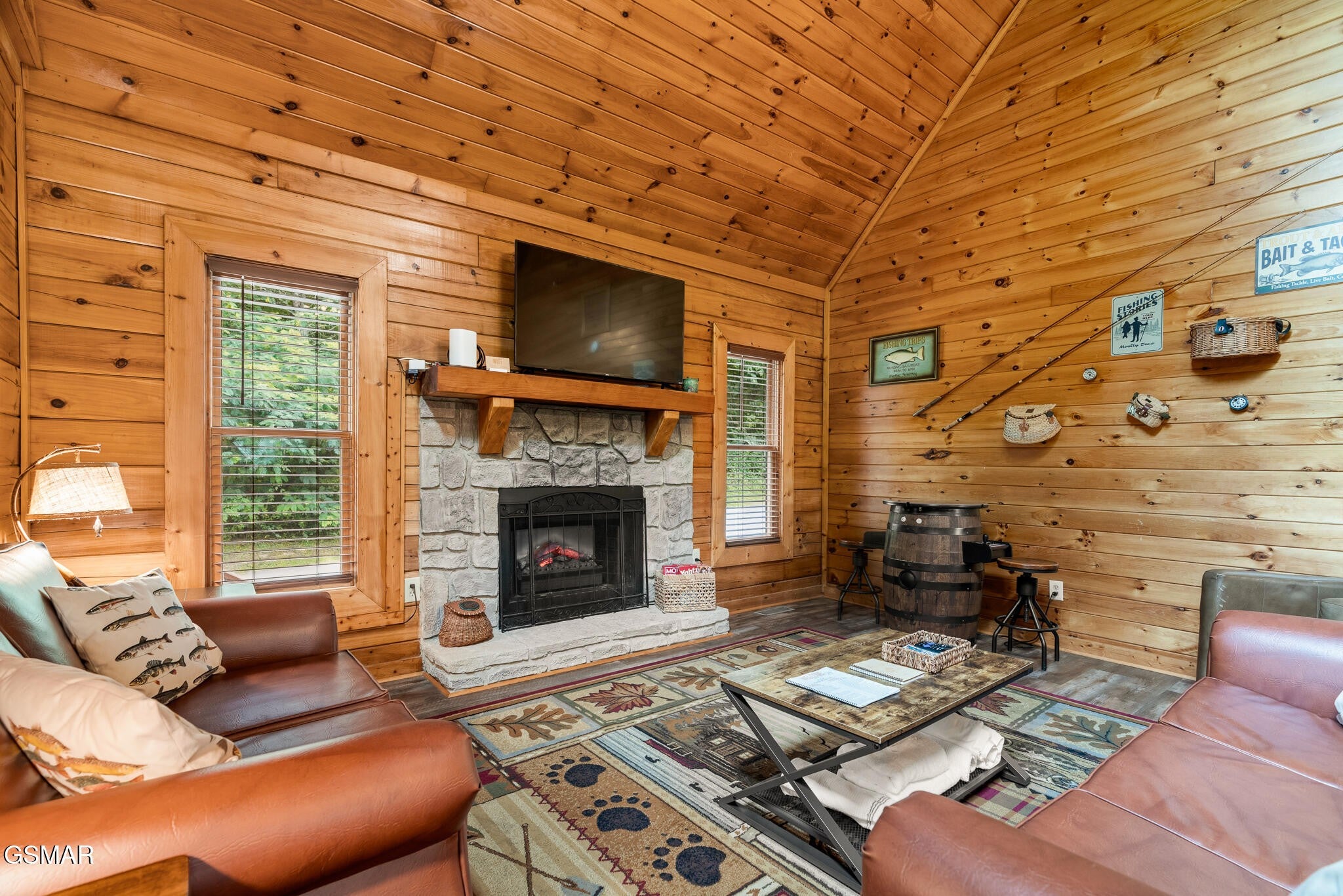 1915 Leatherwood Lane
