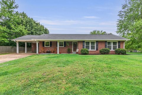 214 Lakeview Dr Hohenwald TN 38462