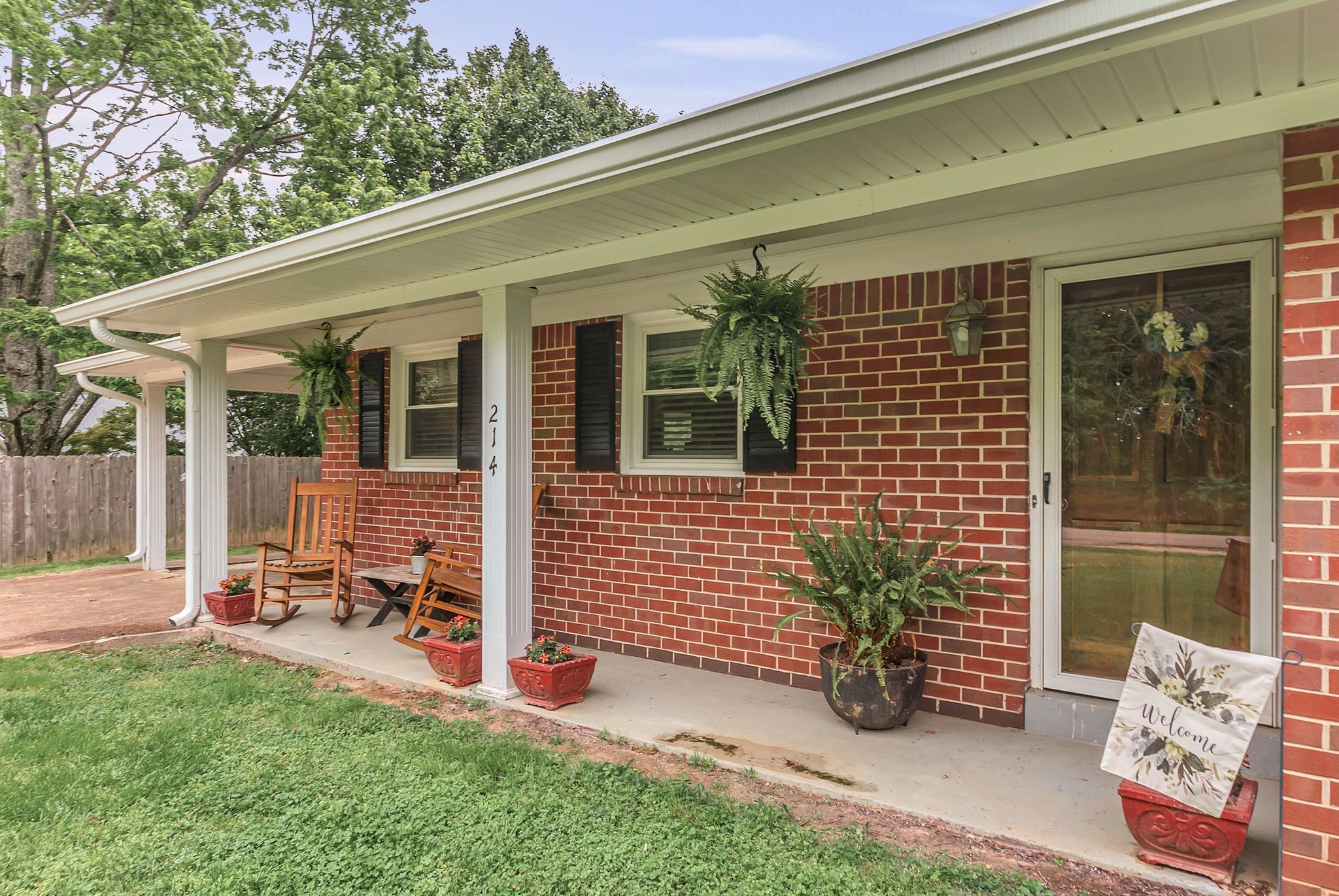 214 Lakeview Dr