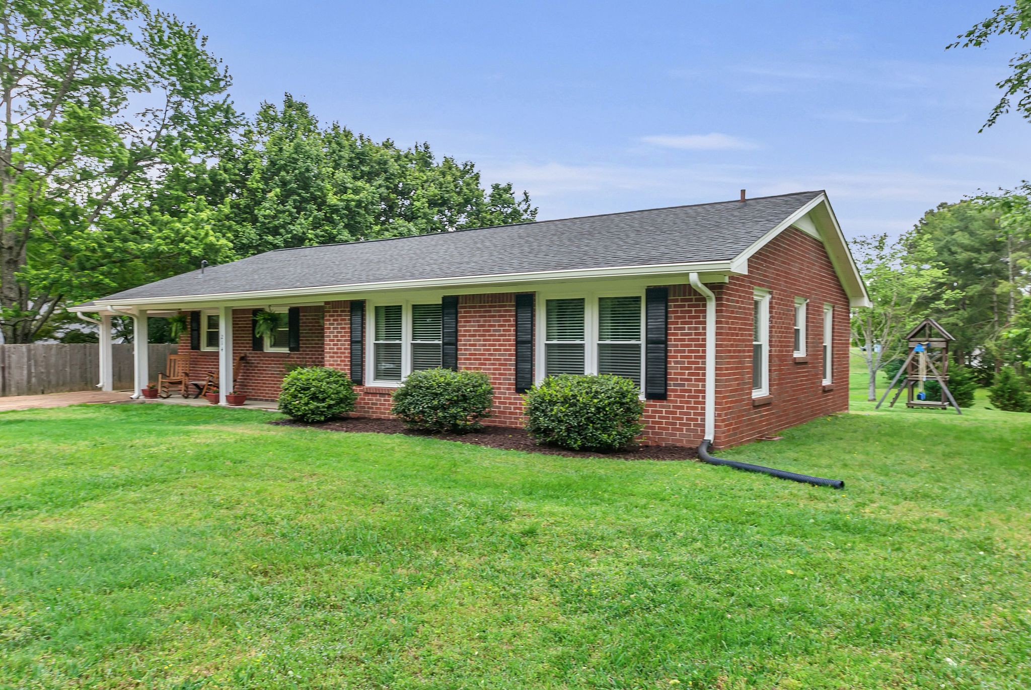 214 Lakeview Dr