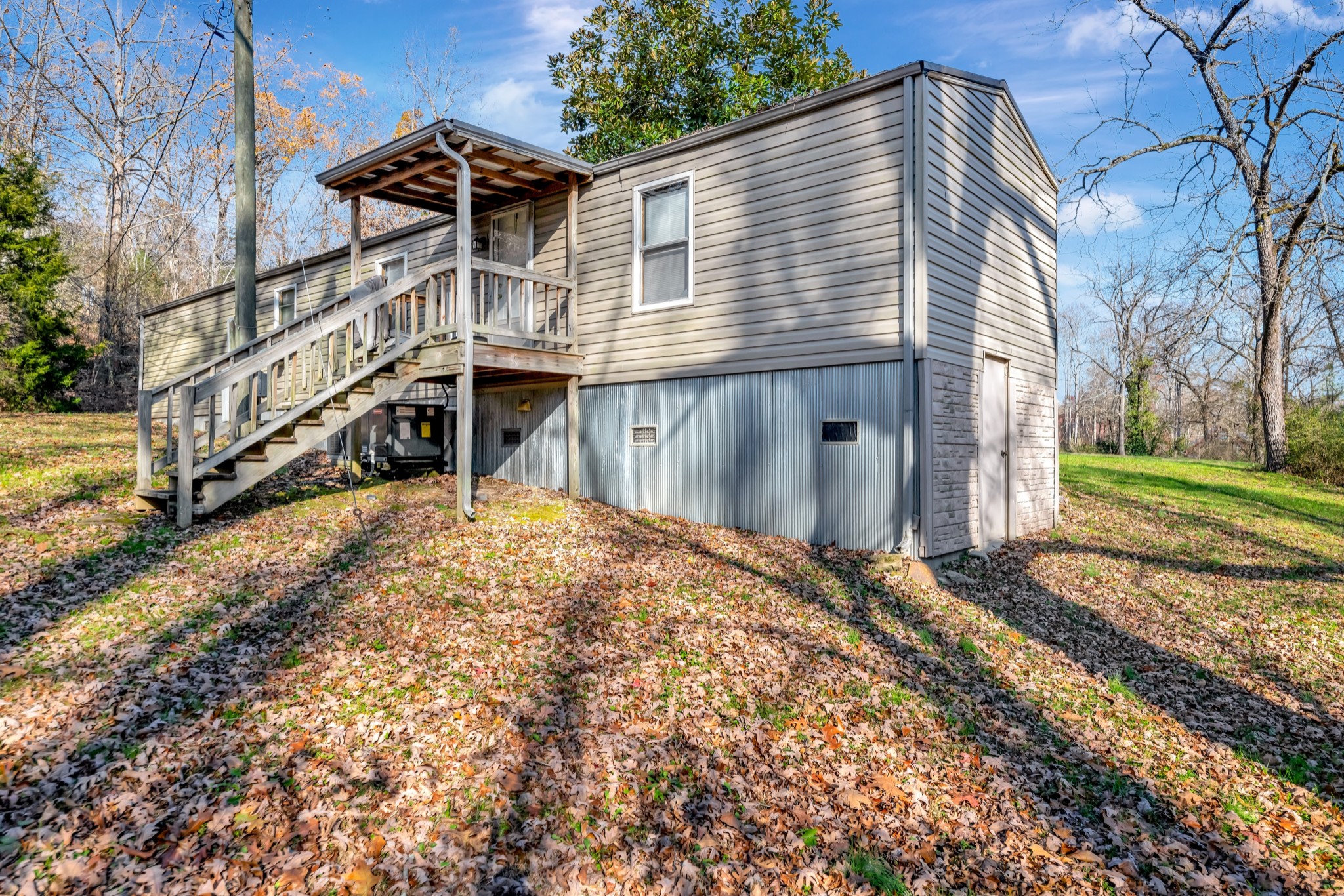 7592 Highway 100