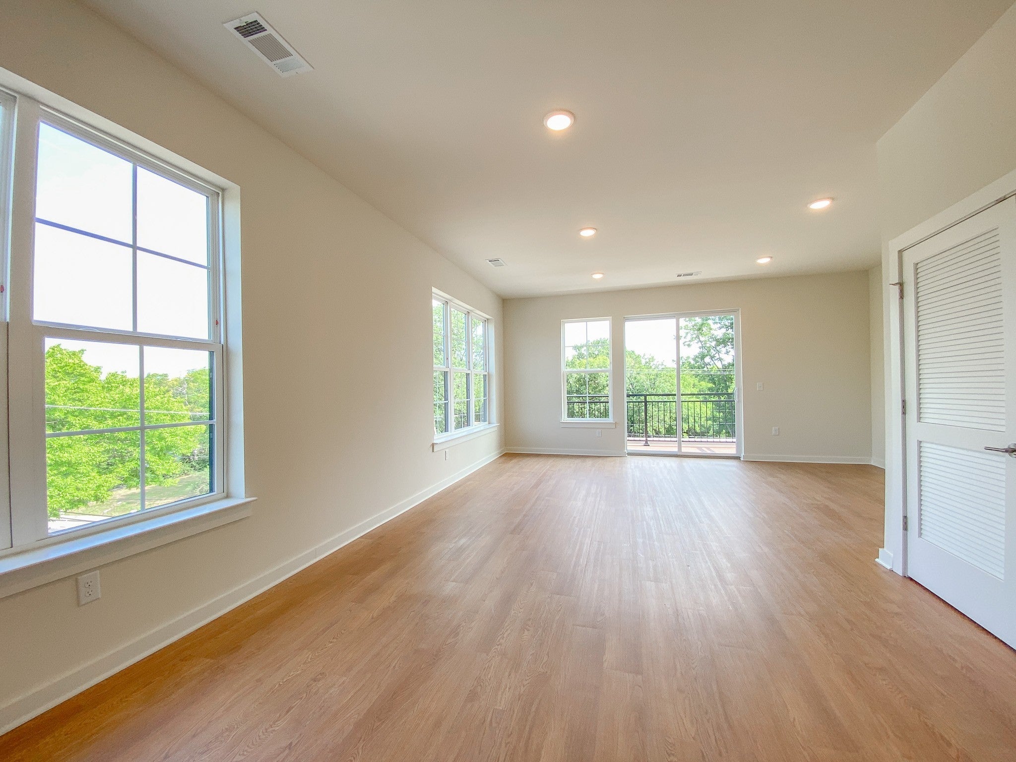 600 E Trinity Ln 208, Nashville TN 37207 2-bed condo, photo 5 of 41
