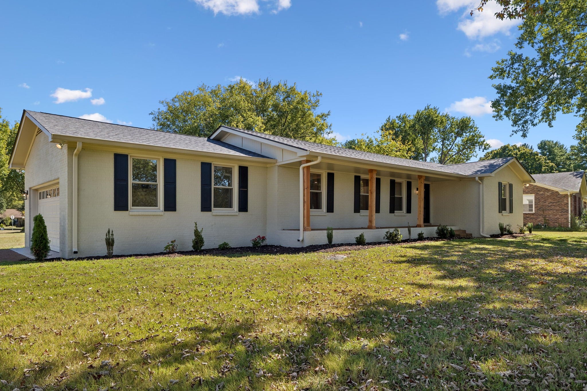 2242 Surrey Dr